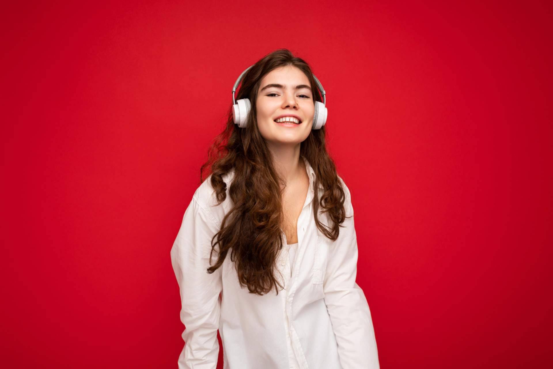 Comprender el arte contemporáneo y el éxito profesional mediante el podcast 'Descifrando el Arte', de 1819 Art Gallery