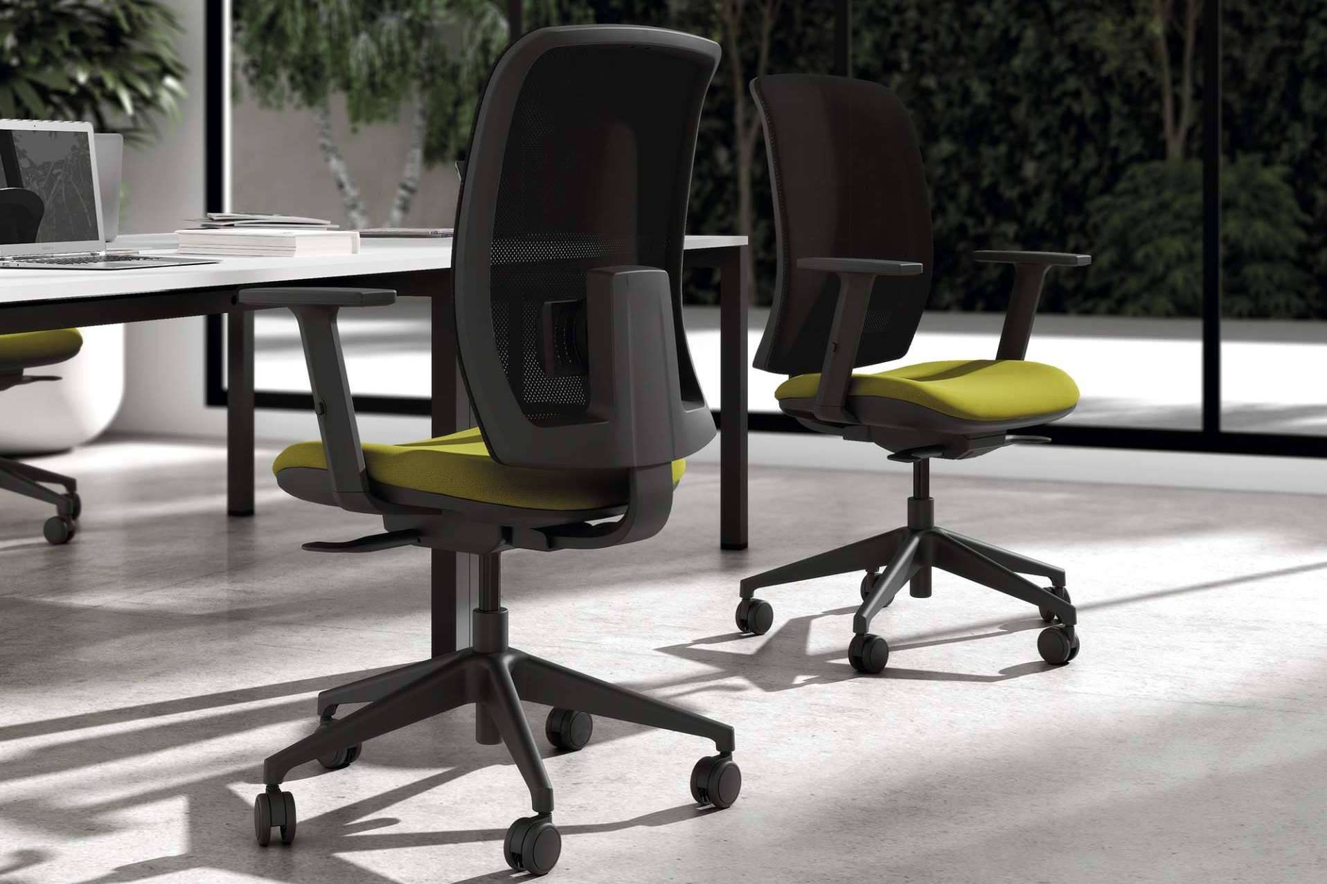 Ergonomía en el trabajo, sillas que mejoran la productividad y bienestar