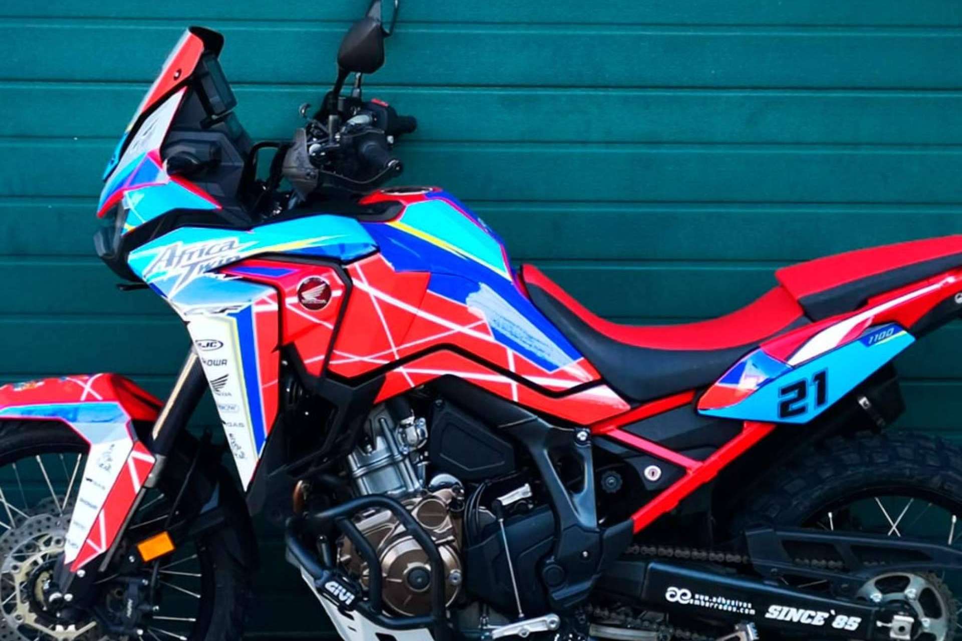 Descubrir todos los kits de pegatinas para moto que ADHESIVOSEMBARRADOS tiene para los amantes de las motos