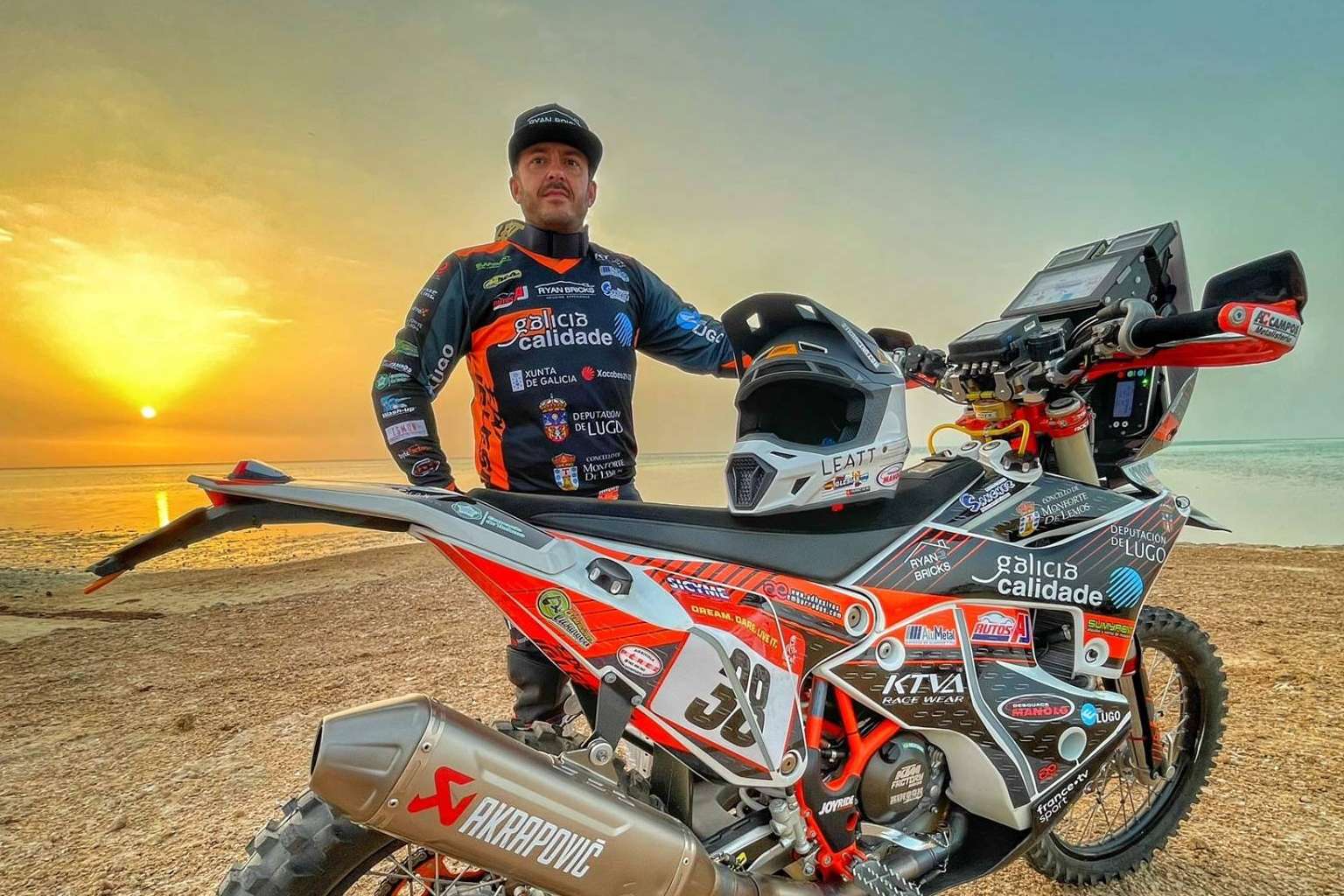 Personalización y estilo, equipaciones de moto de ADHESIVOSEMBARRADOS