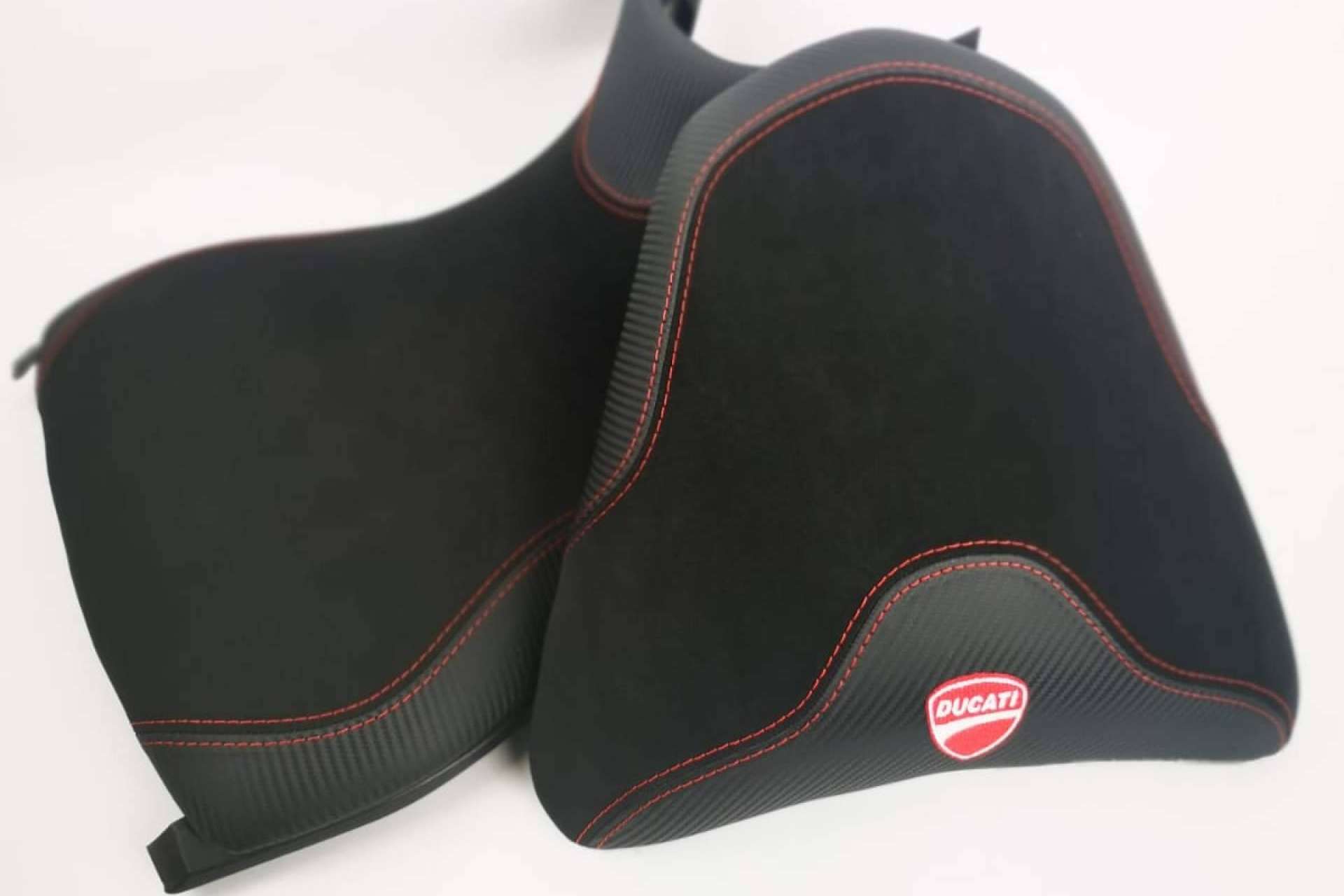 Con JM-Fundas es posible personalizar el asiento de una moto