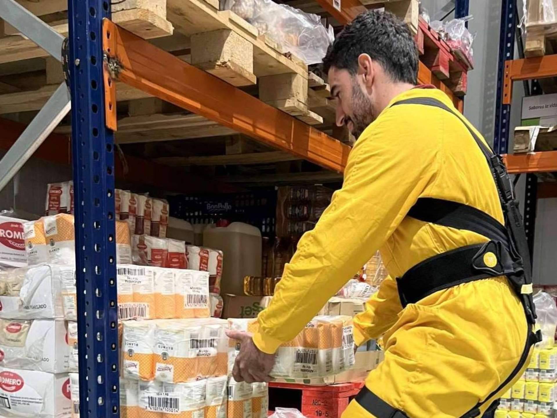Cyber Human Systems ofrece soluciones en salud laboral para el sector de la logísticas y las conserveras con sus exoesqueletos