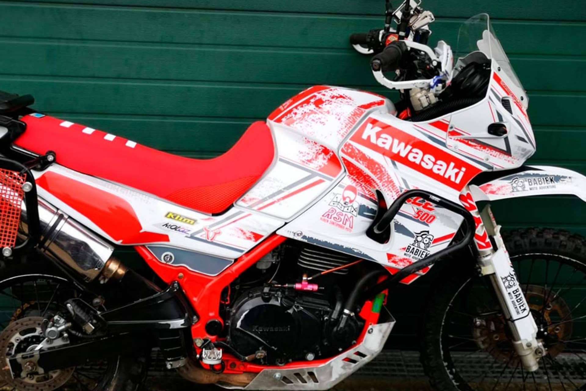 ADHESIVOSEMBARRADOS ofrece la oportunidad de renovar la imagen de una moto con sus pegatinas personalizadas