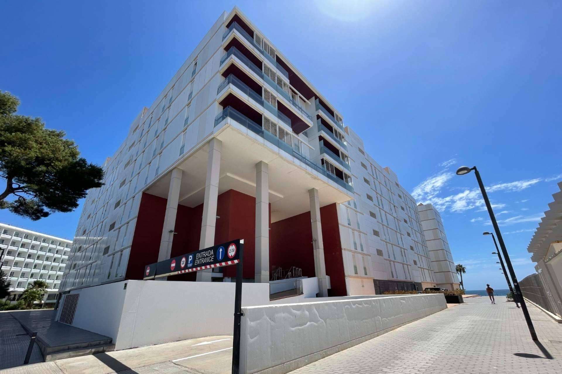 Eactivos.com publica en su plataforma apartamentos en primera línea de playa en una de las zonas más conocidas de Ibiza