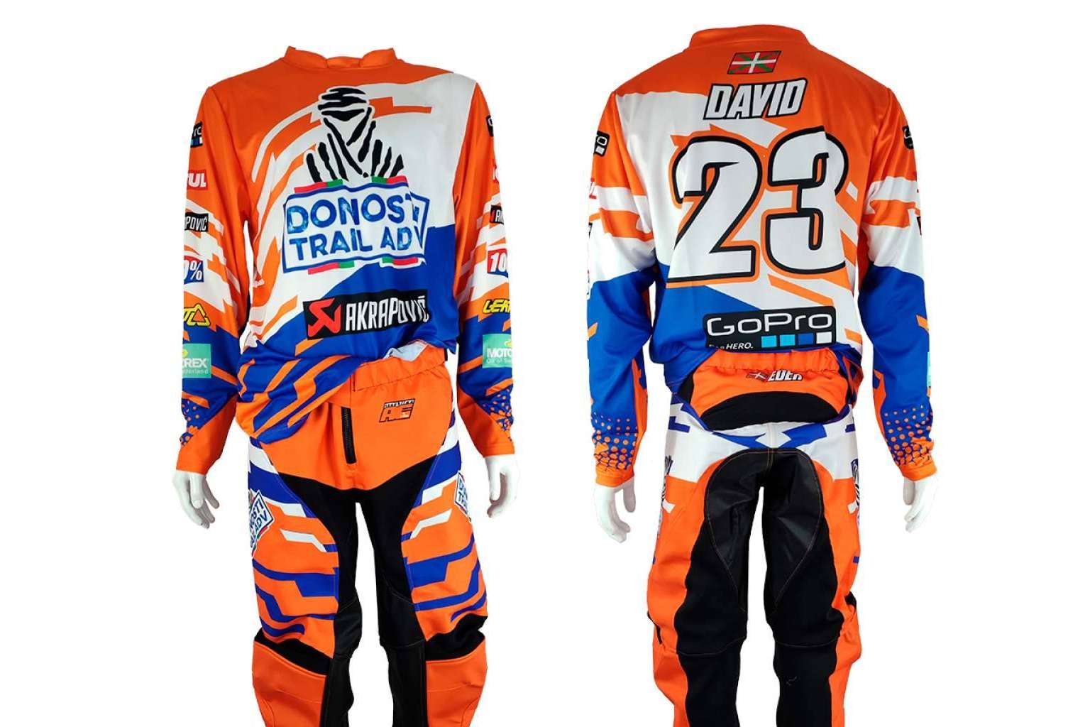 ADHESIVOSEMBARRADOS revoluciona la equipación para moto offroad con diseños personalizados