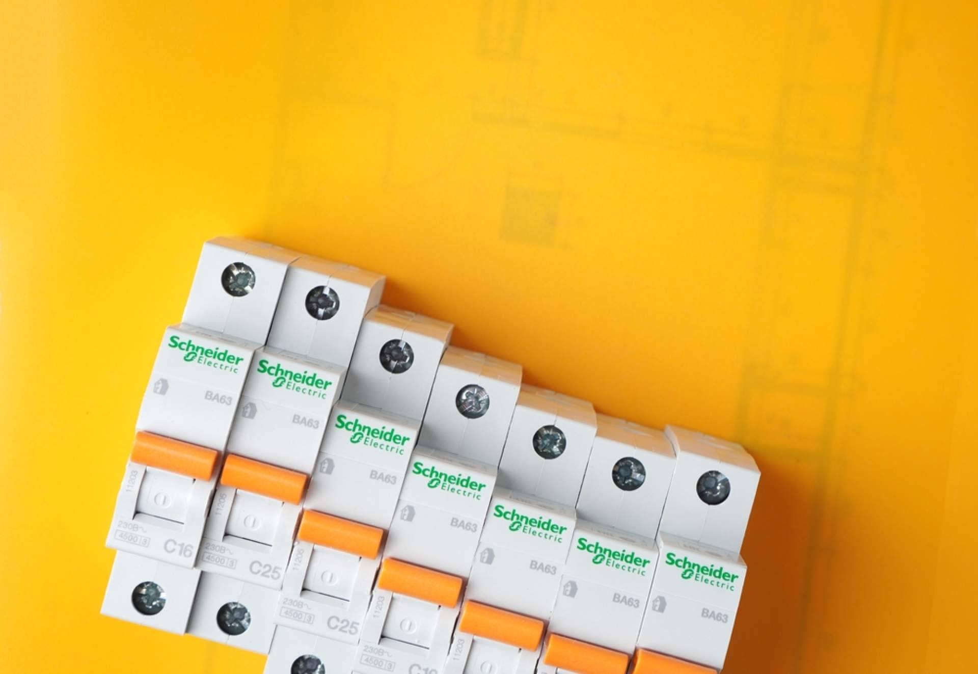 Cadenza Electric ofrece material eléctrico Schneider Electric a precios competitivos