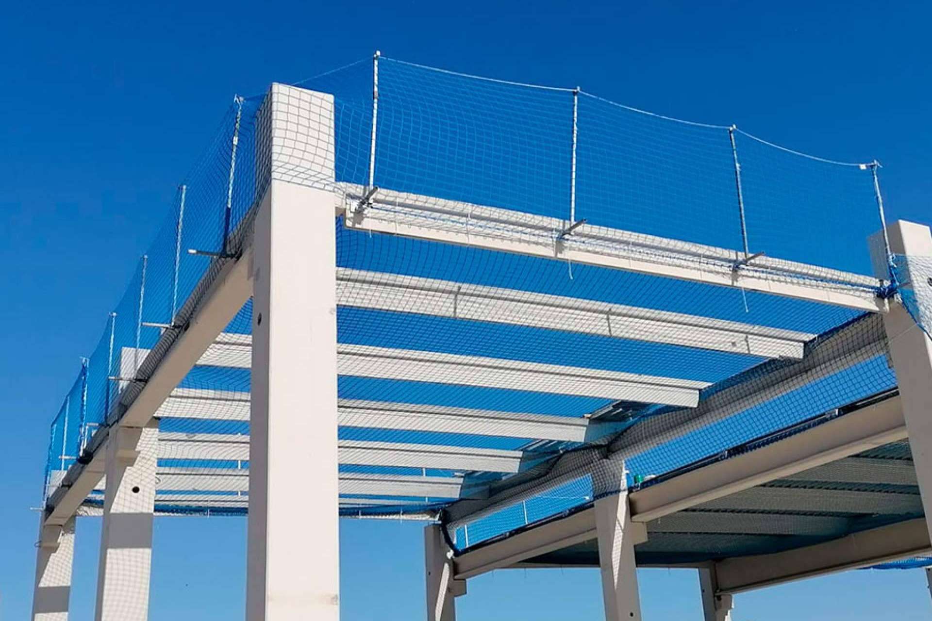 La importancia de cumplir con la normativa en la instalación de redes de seguridad