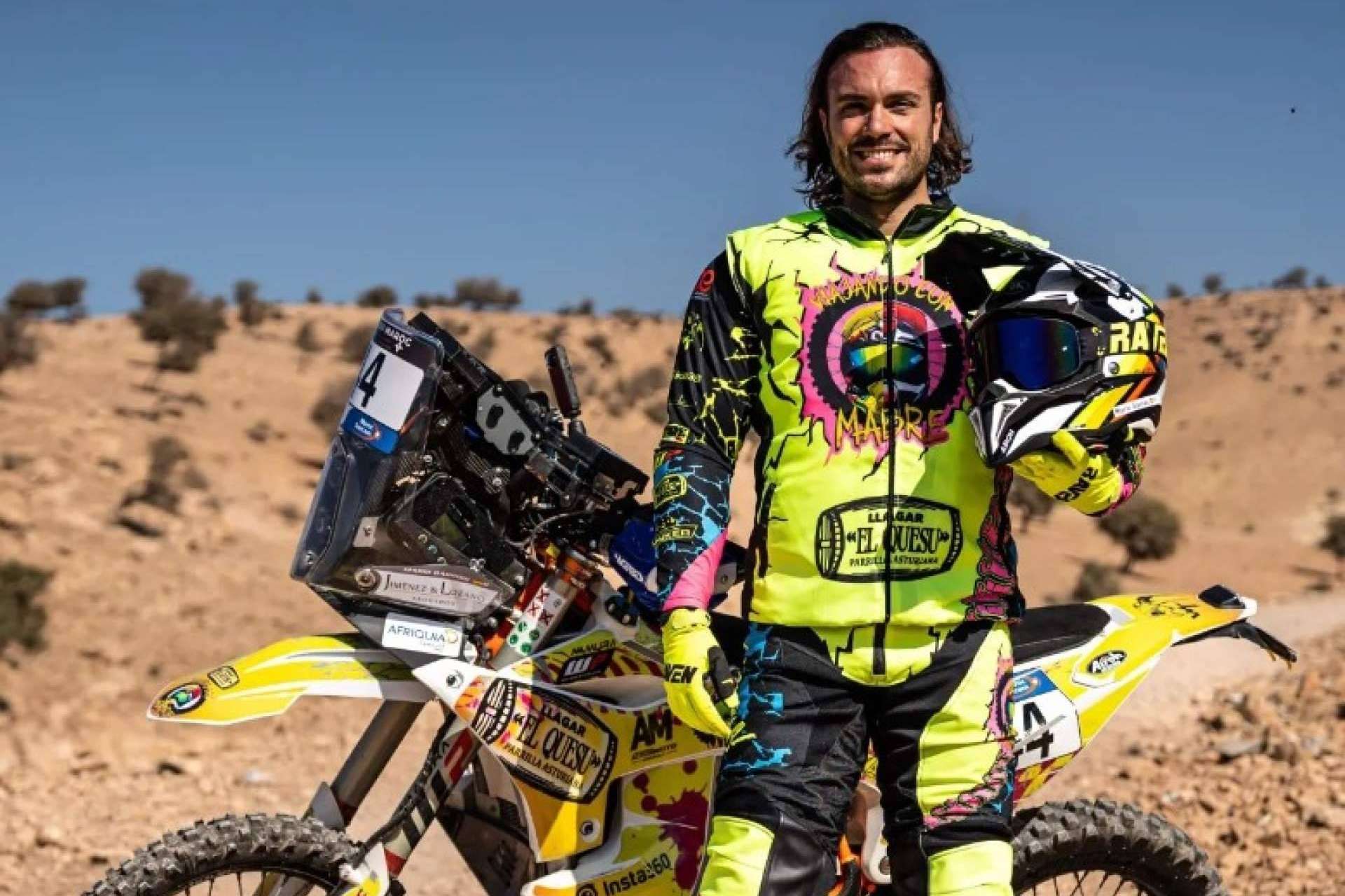 ADHESIVOSEMBARRADOS convierte la ropa de motocross en un símbolo de identidad personalizada