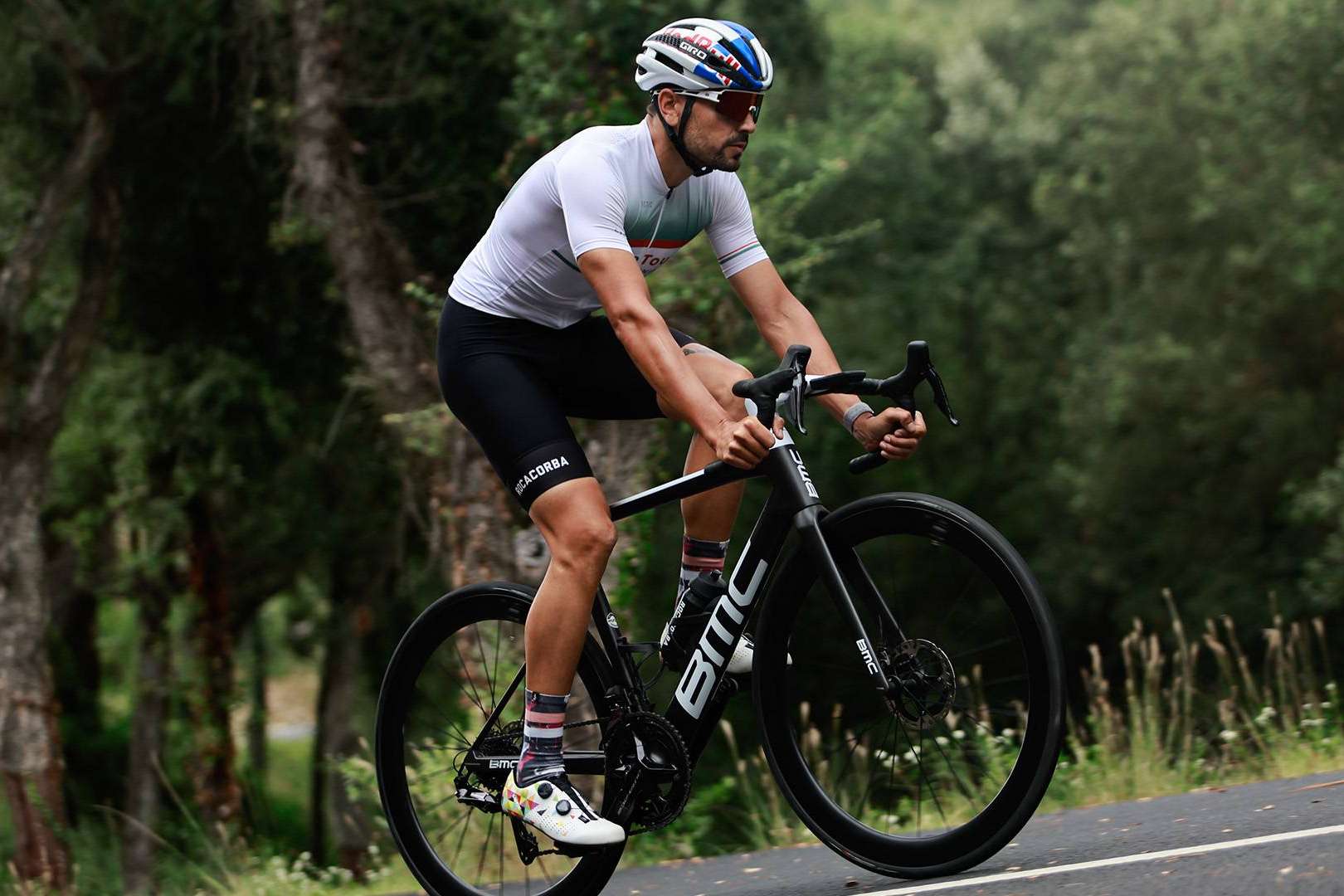 John Luck, la firma española que eleva el ciclismo con zapatillas artesanales y a medida