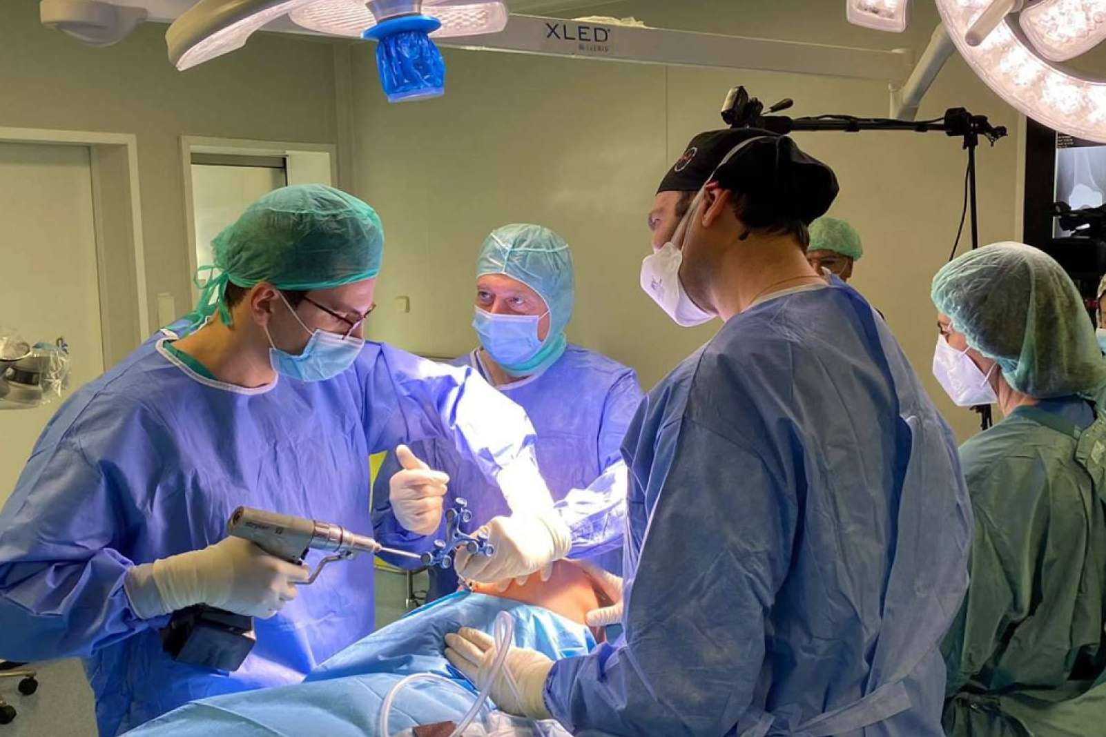 Innovación y Precisión en la Cirugía de Prótesis de Rodilla