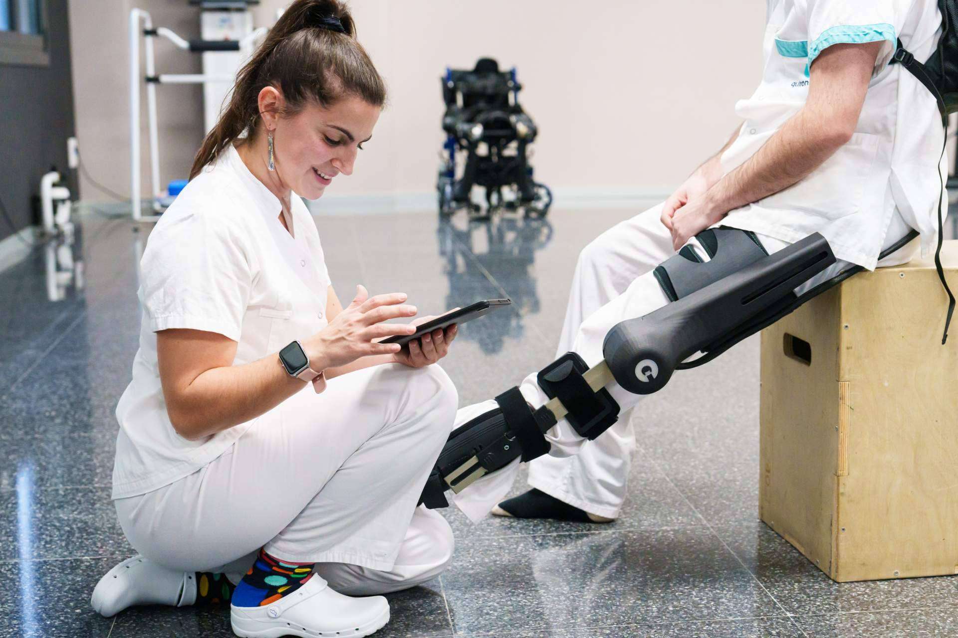 Exoesqueletos y robótica clínica, la propuesta terapéutica de Movex Clinics en neurorrehabilitación