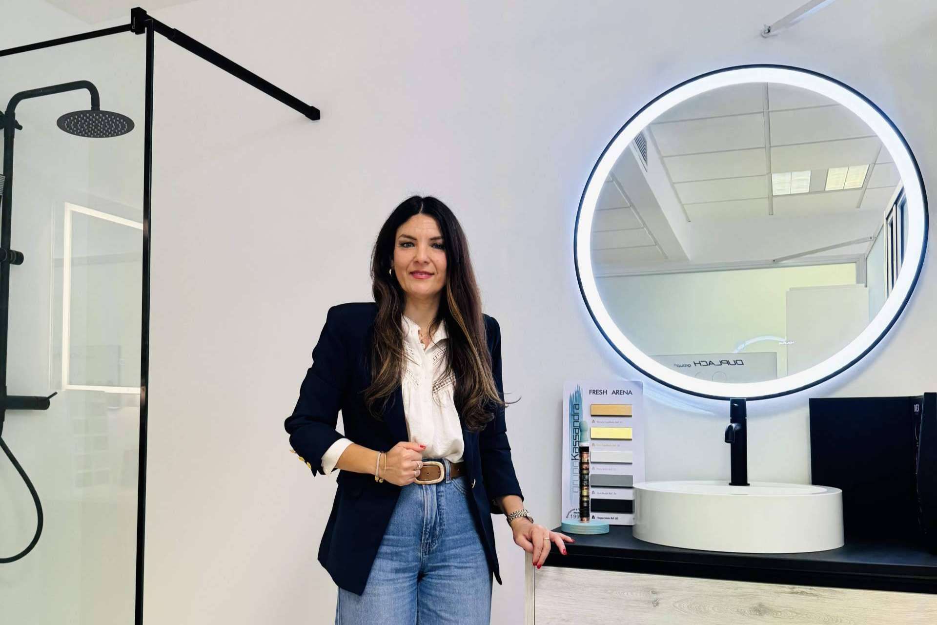 Pilar Vela revela cómo Balnearian impulsa la calidad en mamparas de ducha fabricadas en España
