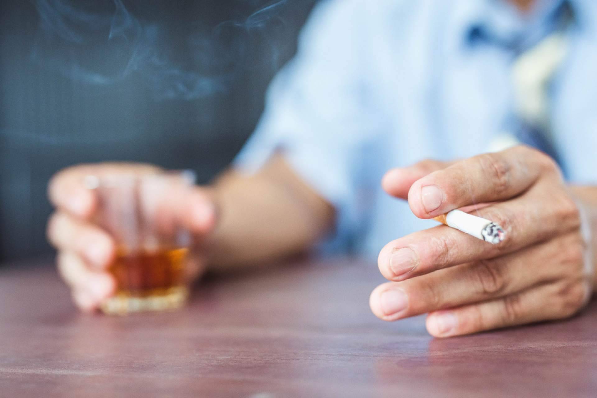 Tabaquismo y alcoholismo; heridas invisibles de una infancia marcada por la violencia