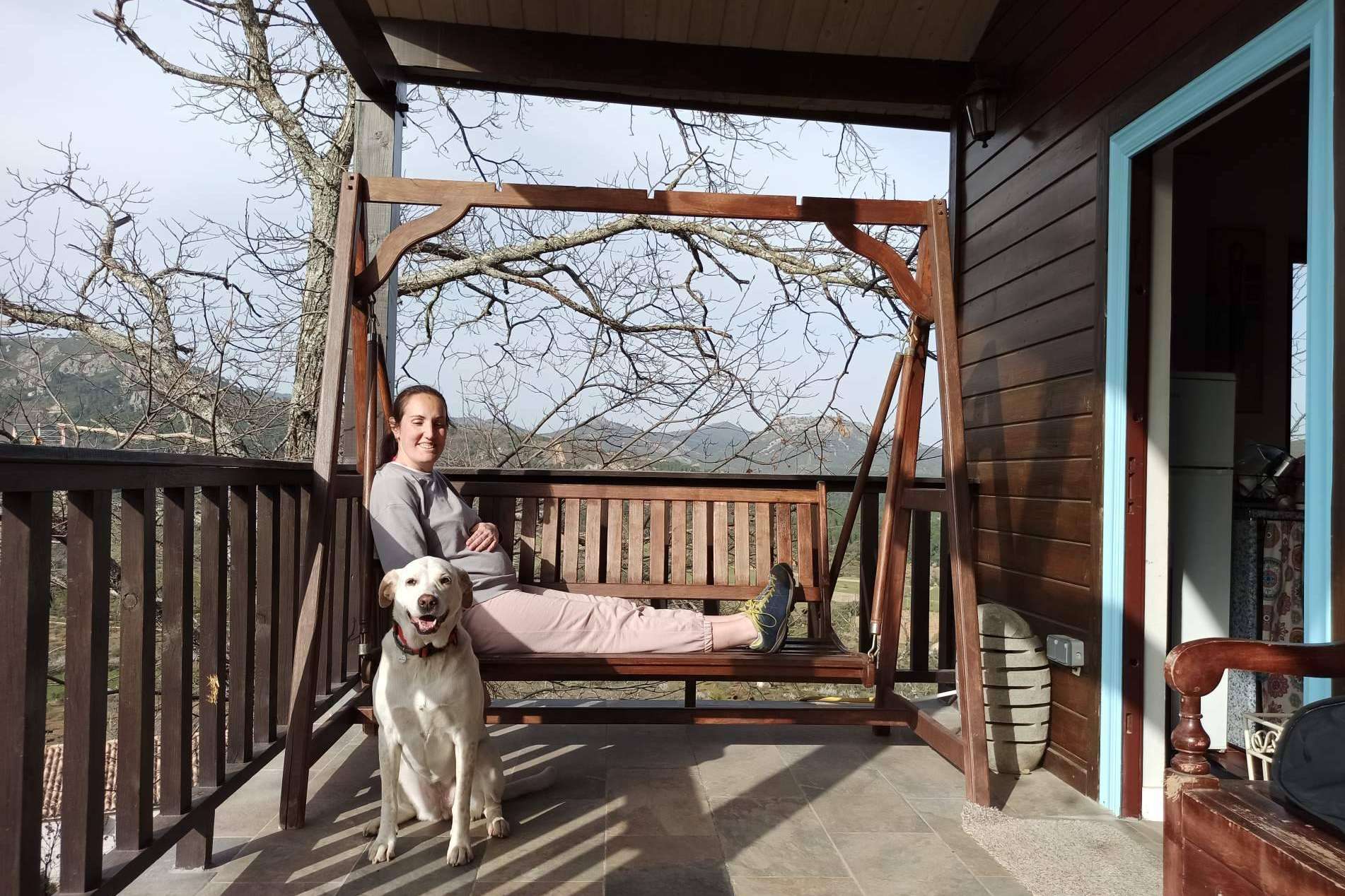 Crece la demanda de escapadas petfriendly en entornos naturales entre parejas jóvenes con conciencia ecológica