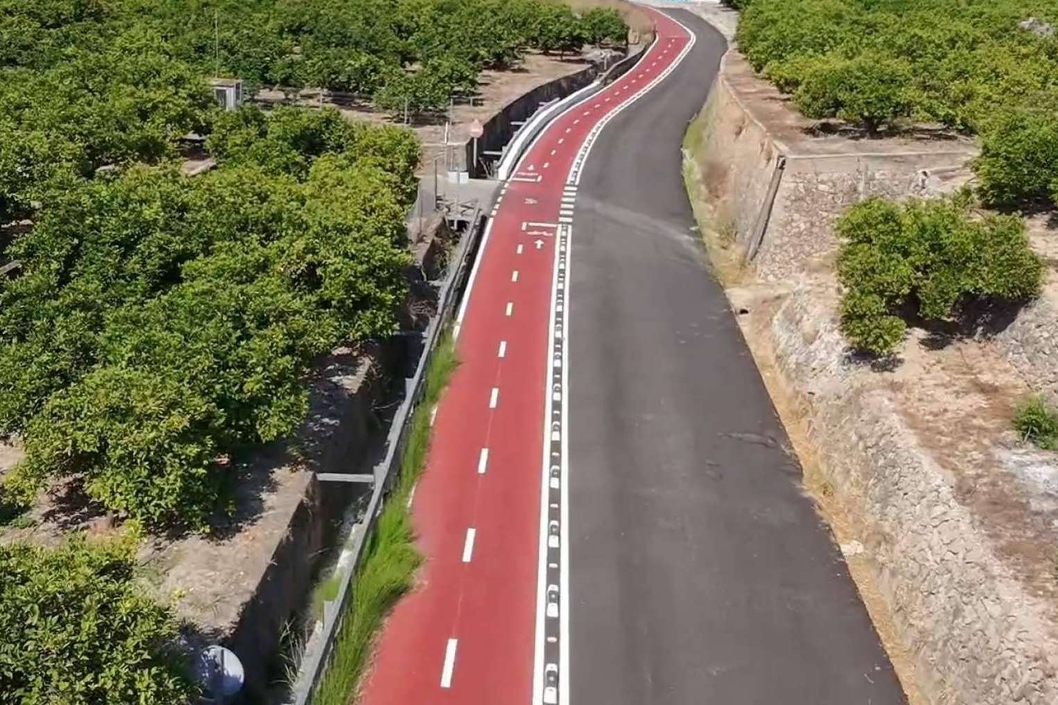 El separador de carril bici fotoluminiscente de Abadecom Urban llega a Latinoamérica
