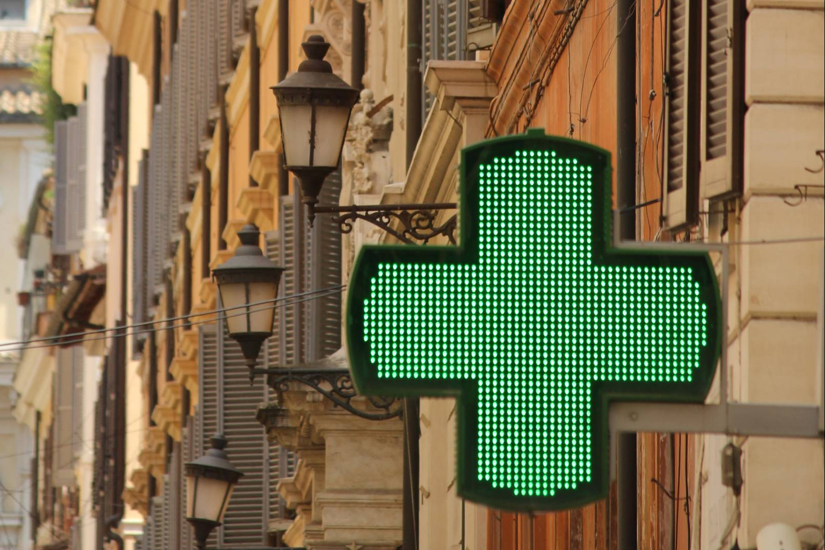 Asesoramiento integral en operaciones de farmacia, el servicio especializado de Urbagesa Farmacias