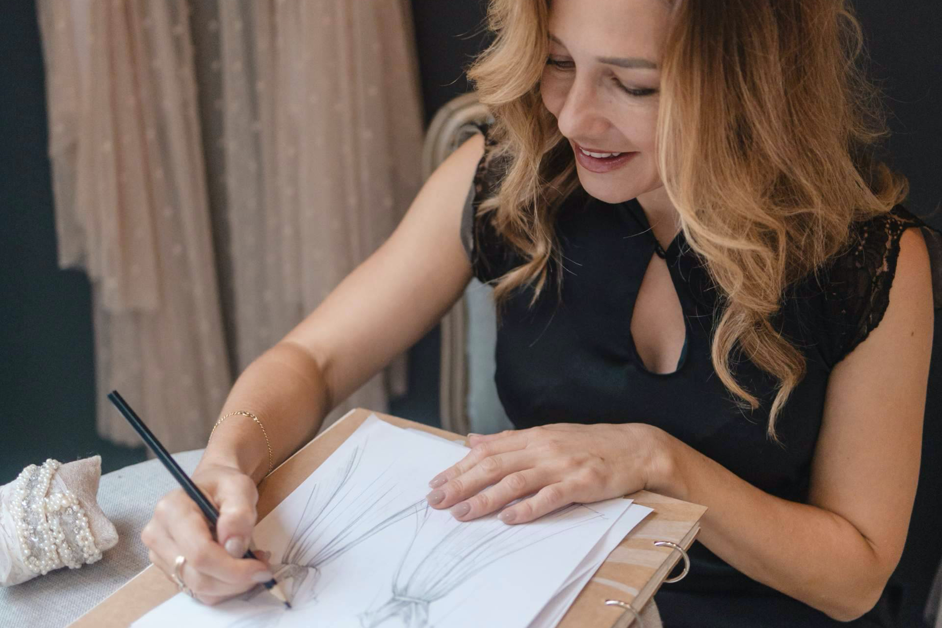 Alta costura emocional en Barcelona; Aleksandra Budnik presenta su universo de vestidos de novia únicos y servicios exclusivos
