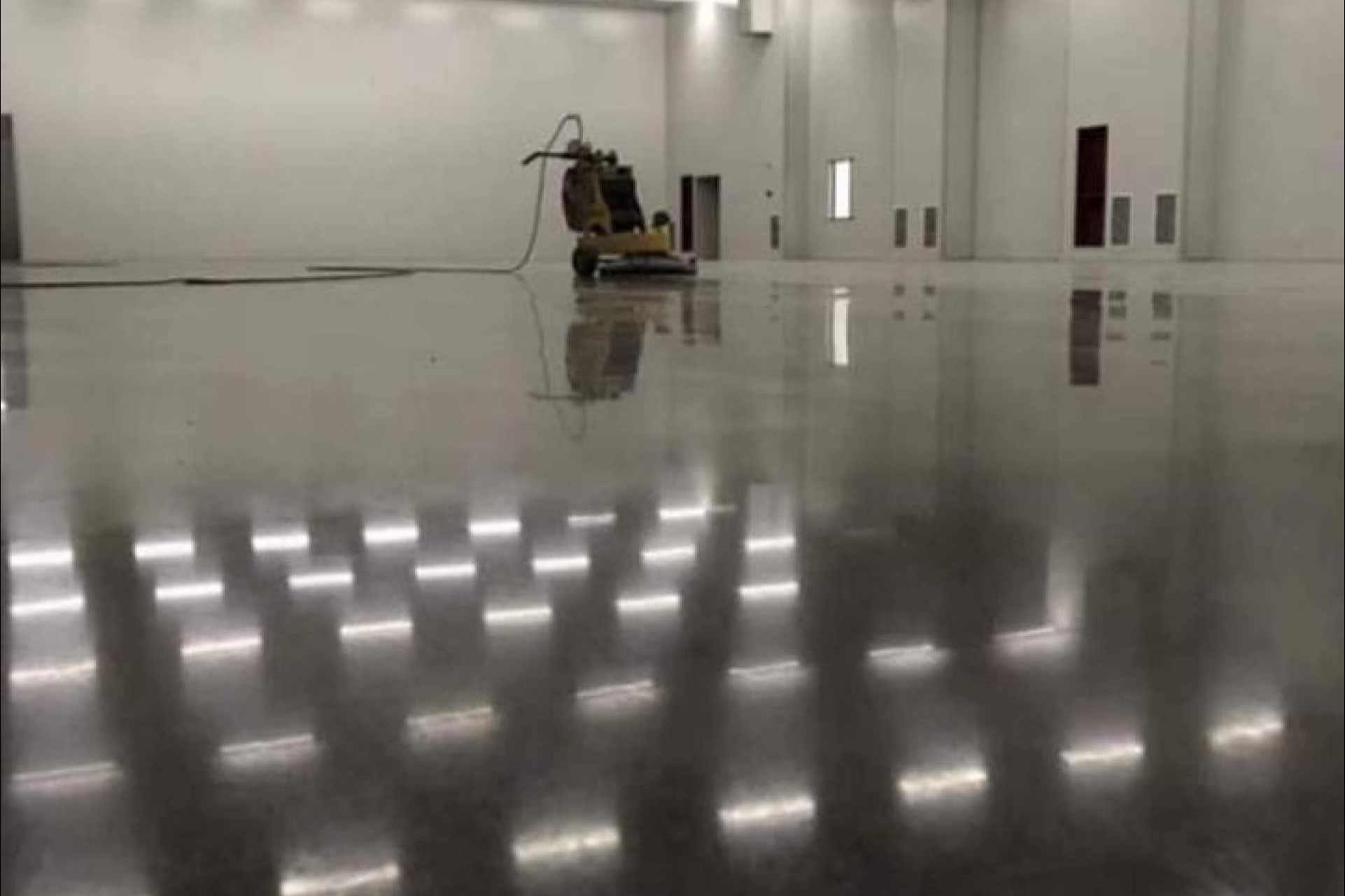 Serviarnau refuerza su experiencia en pavimentos industriales y protección de superficies en Valencia
