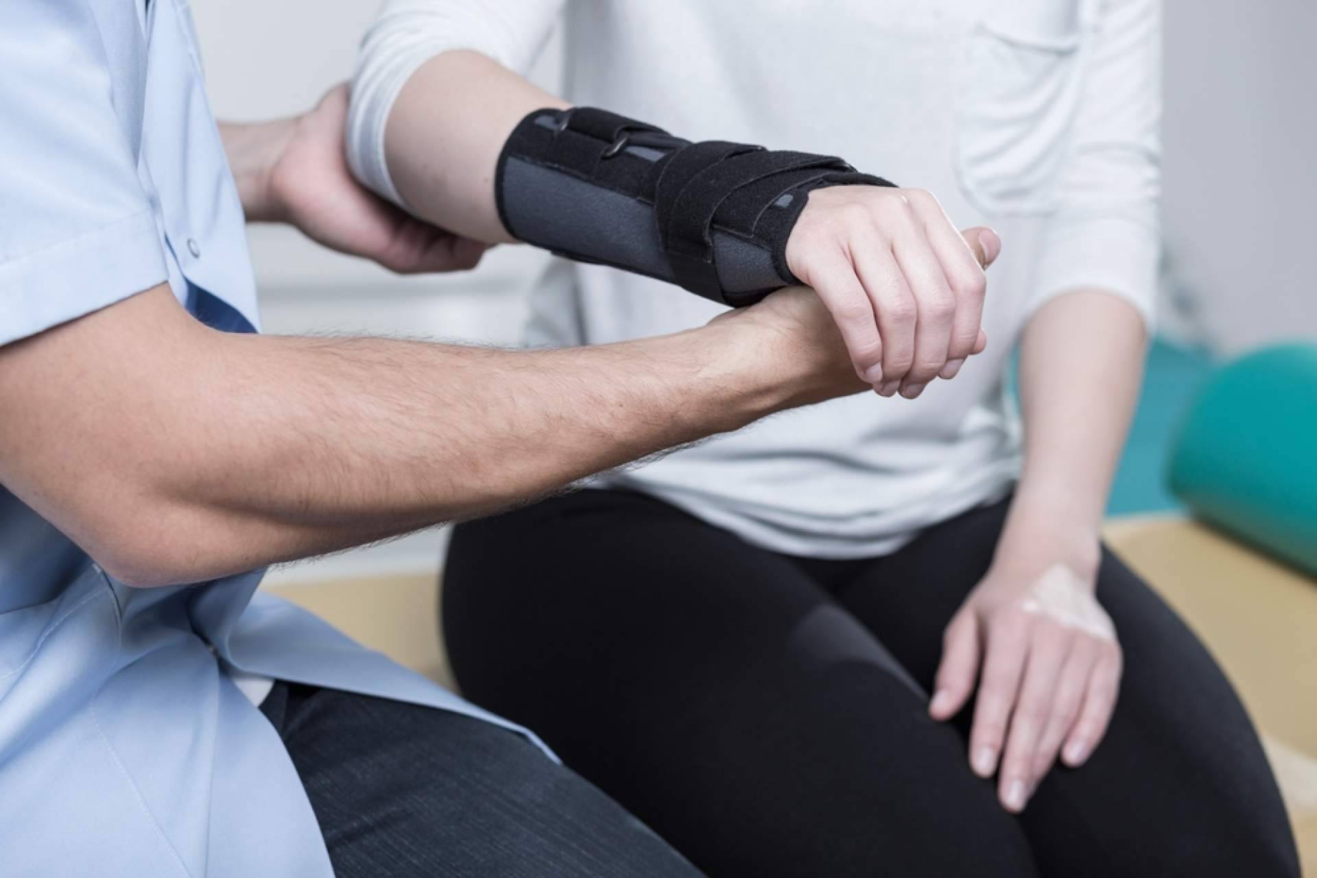 Policlínica GAMA reúne fisioterapia, podología, osteopatía y psicología con equipos avanzados y atención personalizada