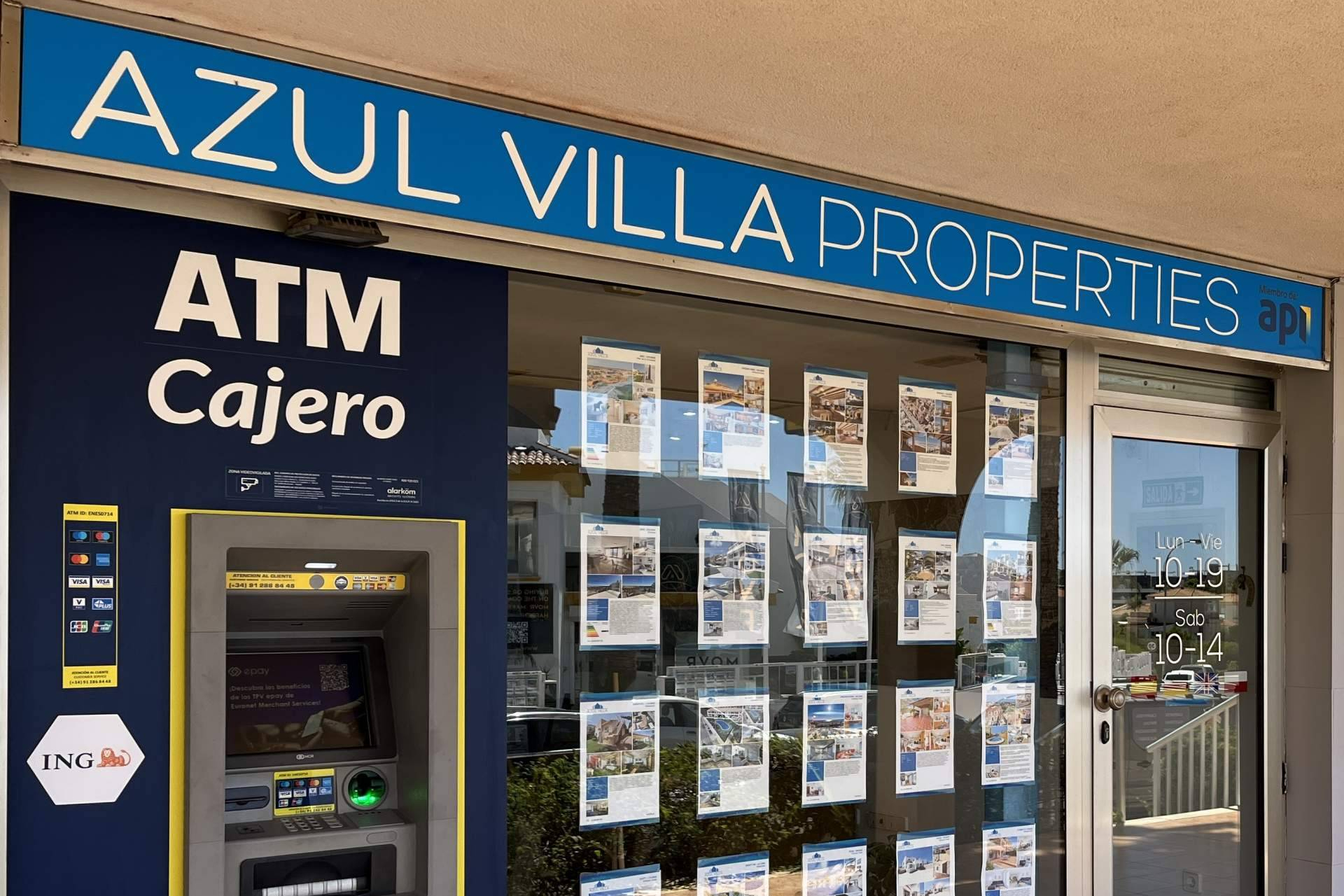 Clientes polacos en España confían en Azul Villa por su trayectoria y asesoramiento completo