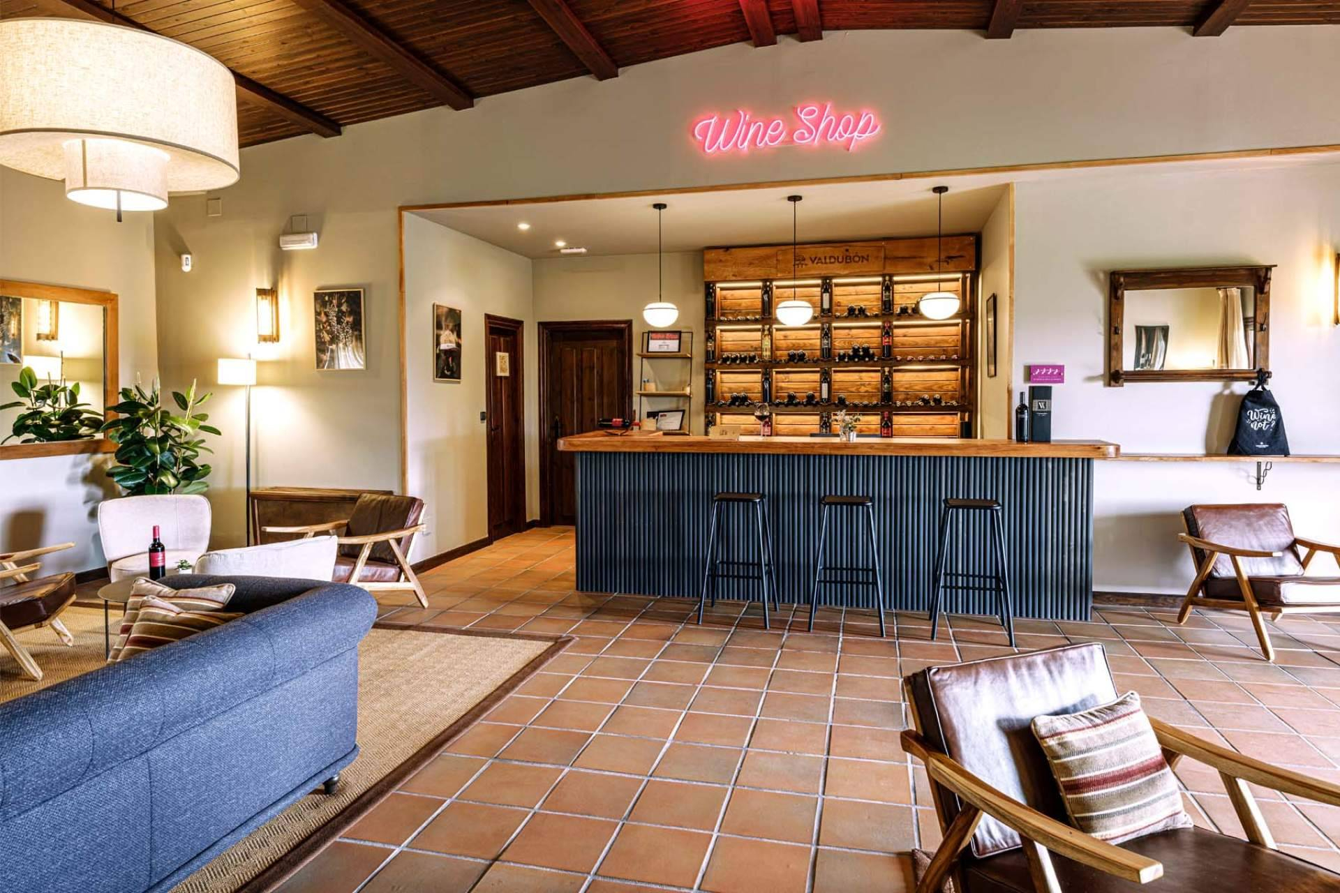Restaurantes y bodegas redefinen su imagen con el interiorismo estratégico de INDAStudio en Barcelona