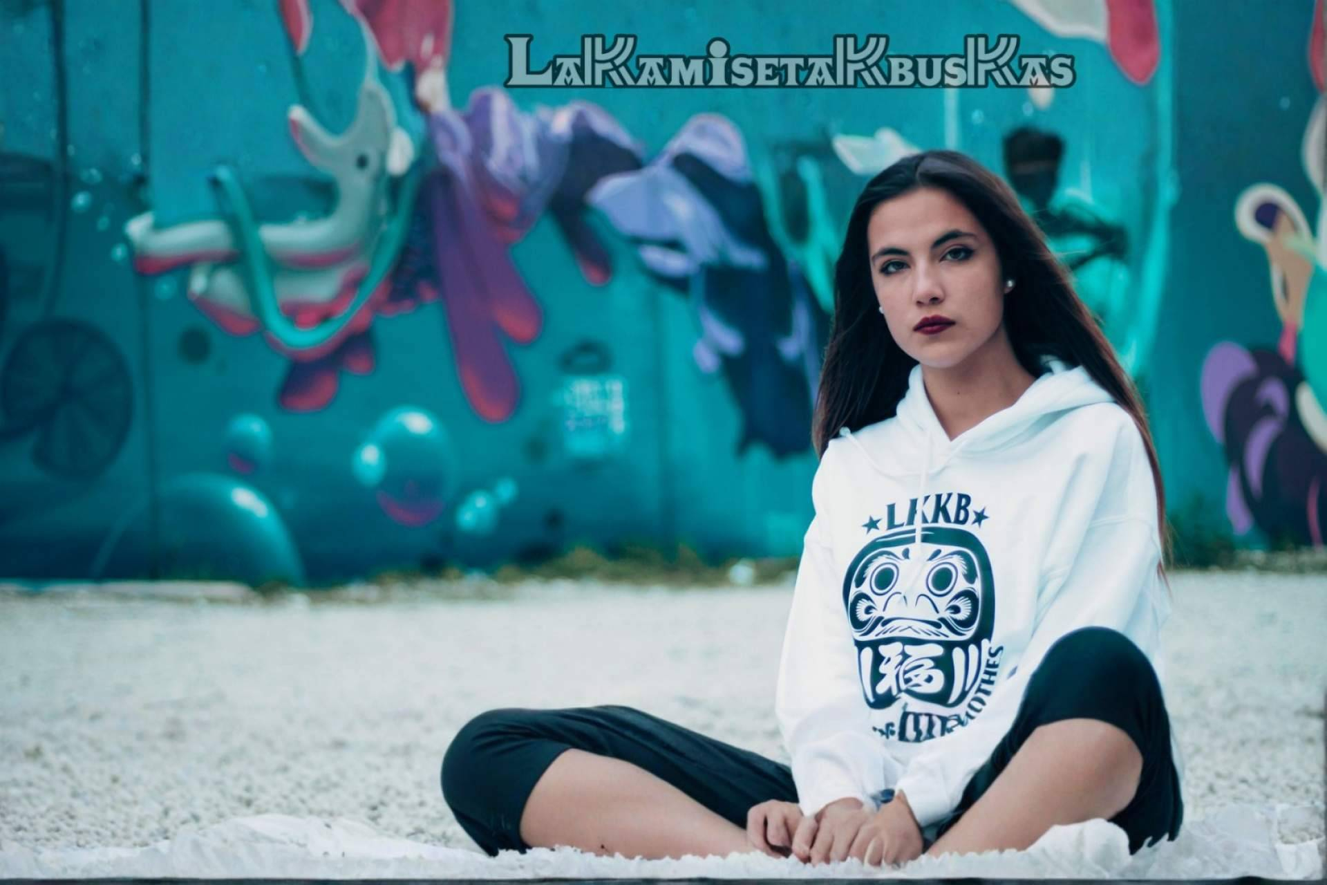 Camisetas y sudaderas personalizadas en una web renovada, la nueva etapa de La Kamiseta K Buskas