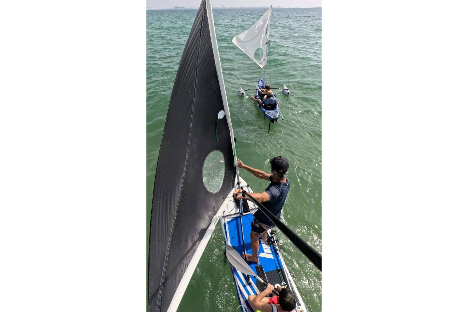 EOLA impulsa la práctica de deportes náuticos con su innovador sistema de vela para kayaks y paddle surf