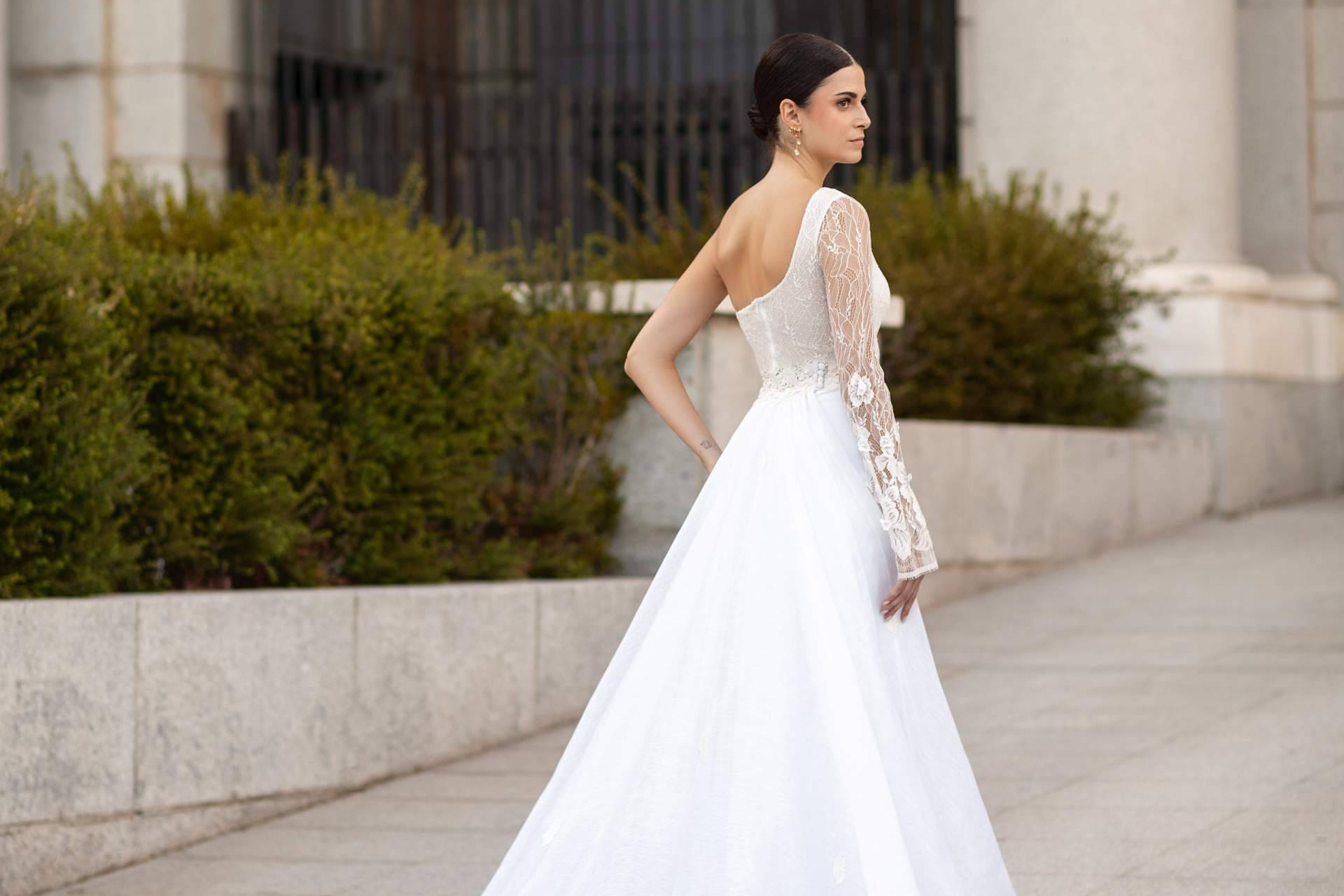 Luz Marina Cruz confecciona vestidos de novia a medida con elegancia y personalidad