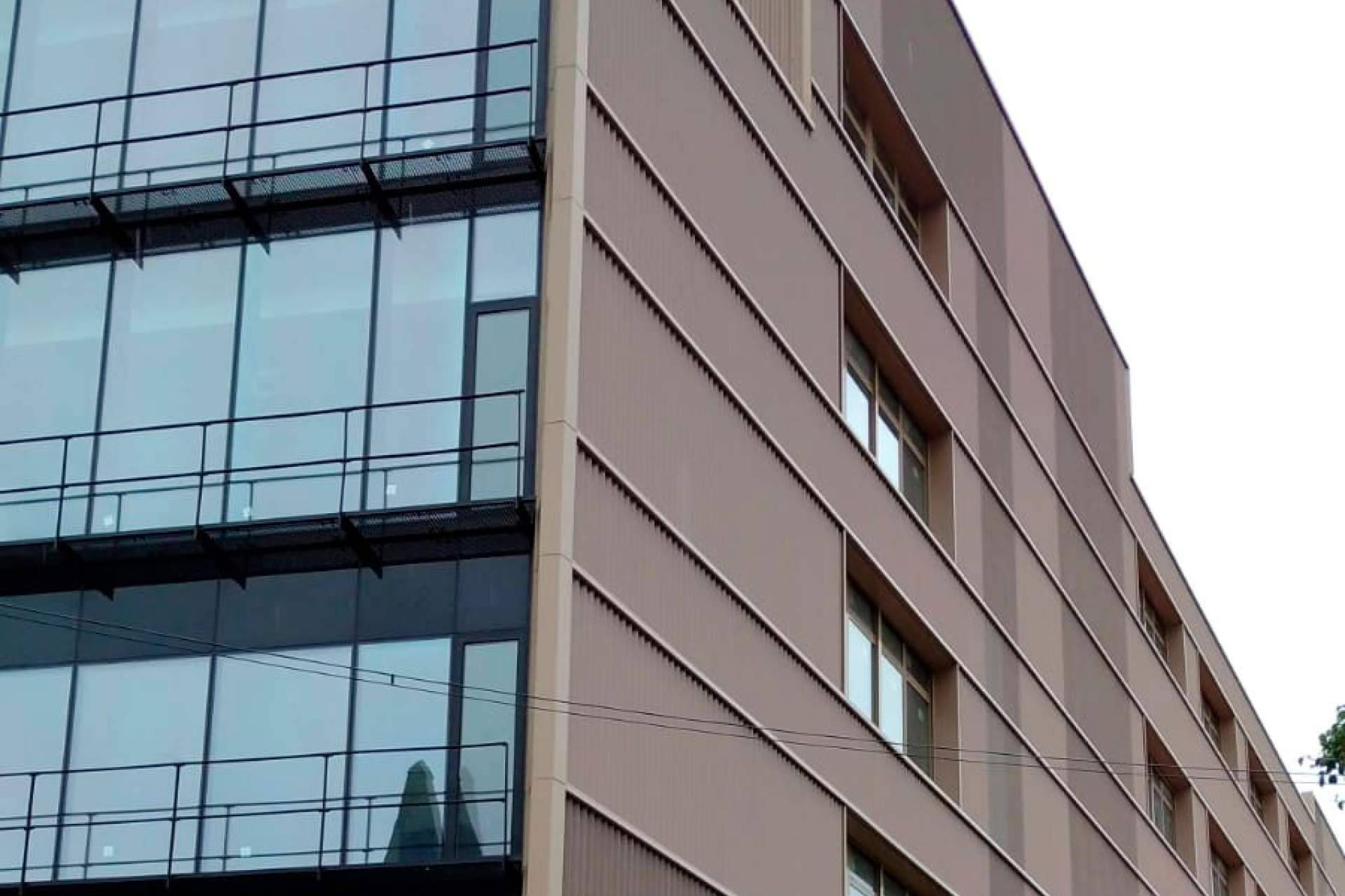 Las soluciones de cerramientos para fachadas de Instalaciones RPM aúnan confort, durabilidad y diseño