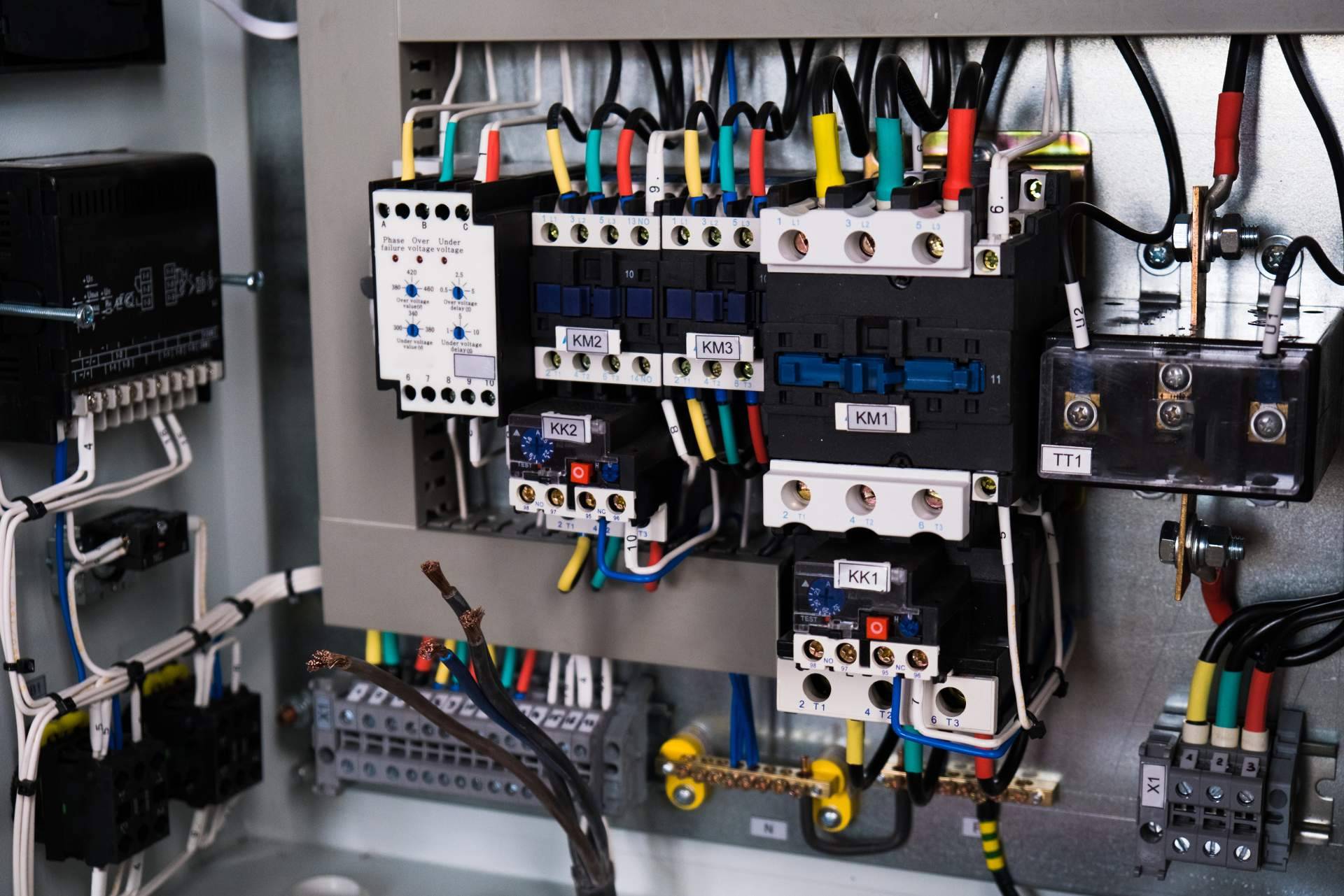 Cajas eléctricas de calidad profesional; seguridad y rendimiento sostenido