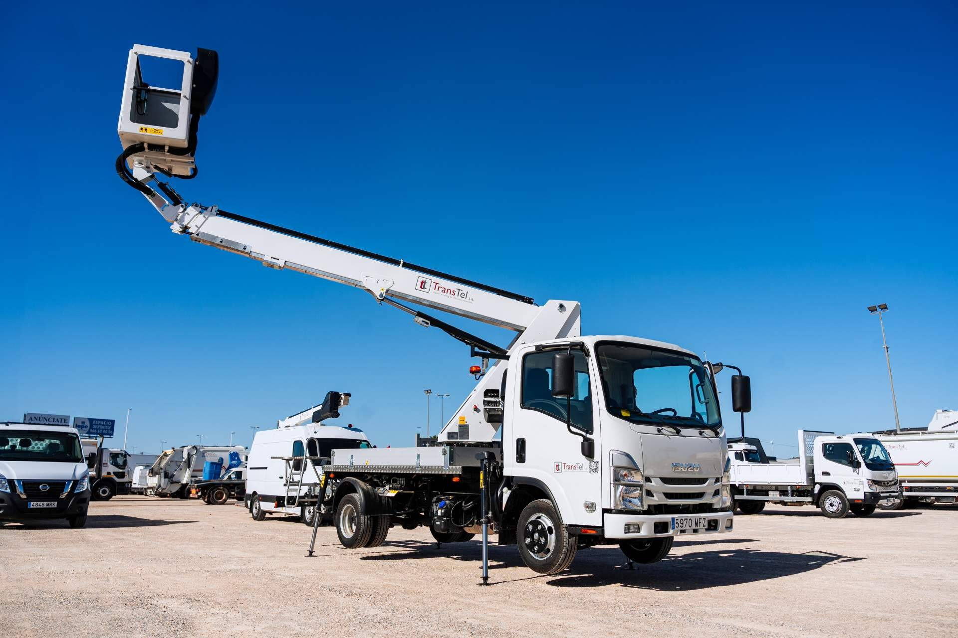 Alquiler de plataformas aéreas en temporada navideña; Transtel, opción clave en entornos urbanos