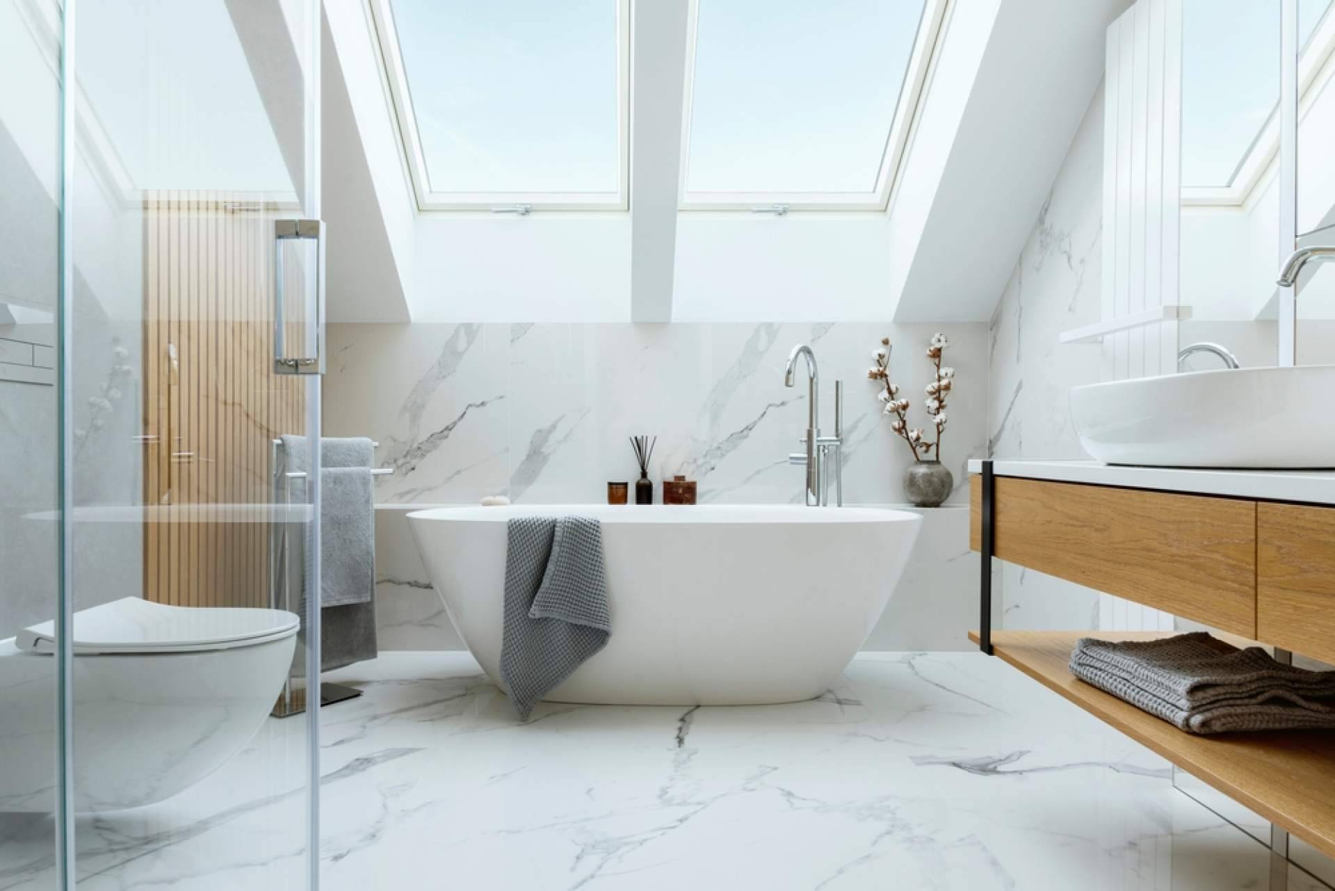 Balnearian refuerza su oferta digital con mamparas de baño fabricadas en España y envío gratuito