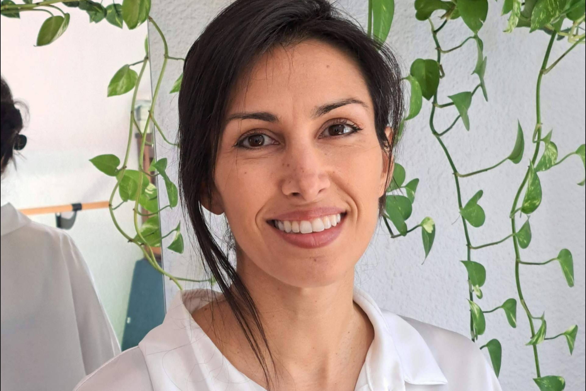 El método de Eli Parreño combina técnica vocal, energía y nutrición para mejorar síntomas neurológicos complejos