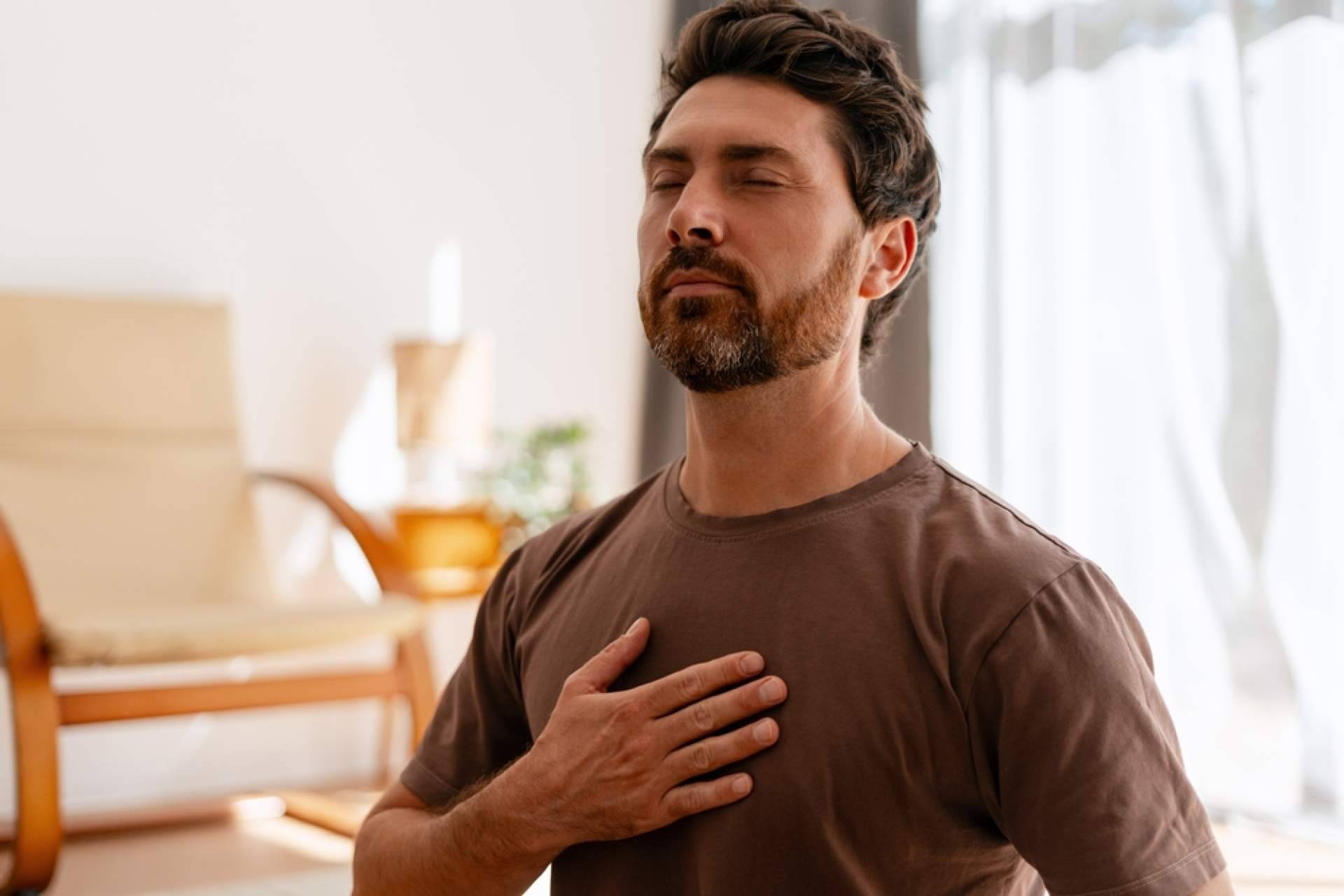 Ejercicios respiratorios en casa para aliviar los síntomas gripales de forma natural
