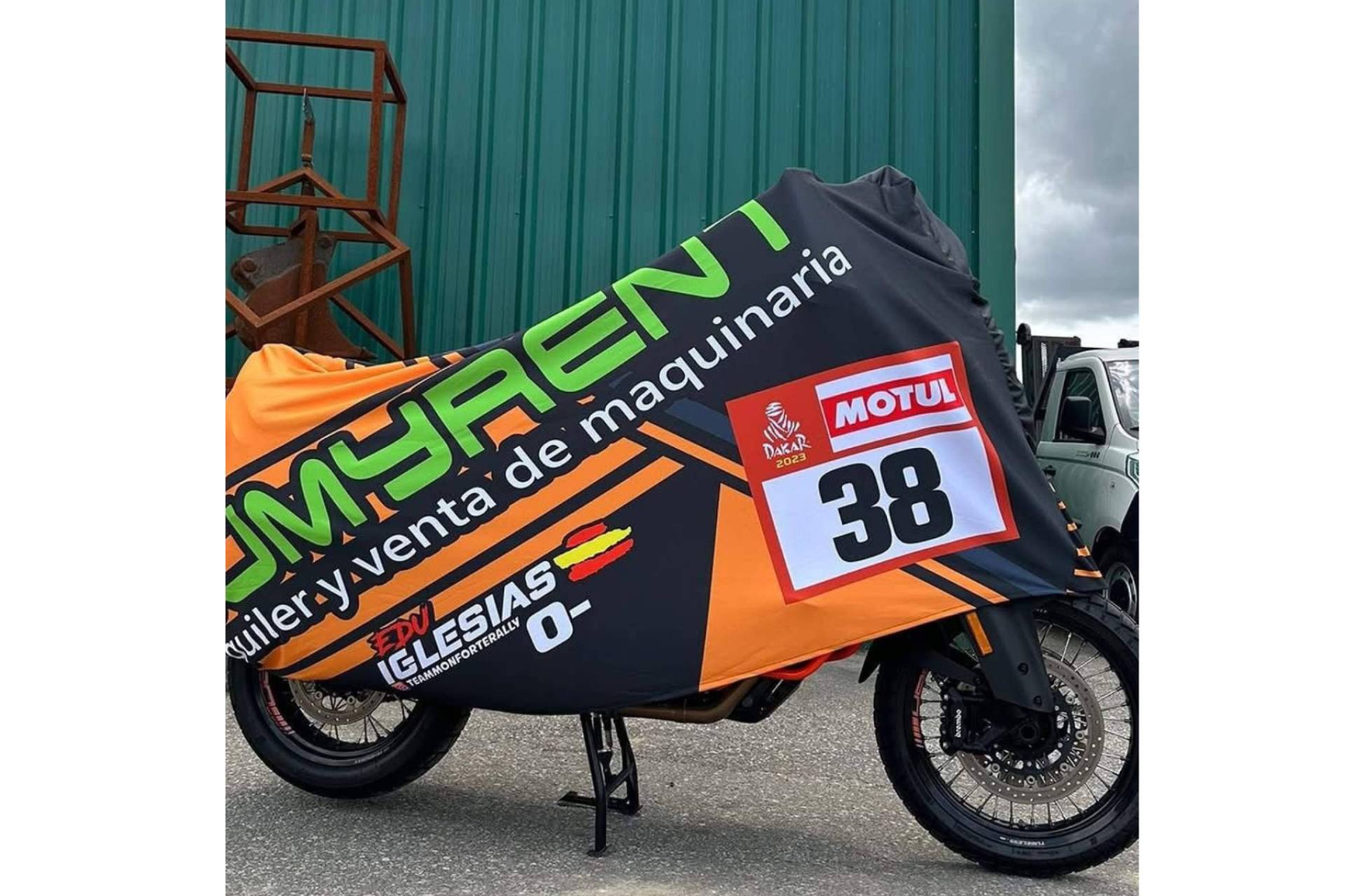 ADHESIVOSEMBARRADOS lanza fundas protectoras con diseños personalizados para moto, quad, kart y carcross