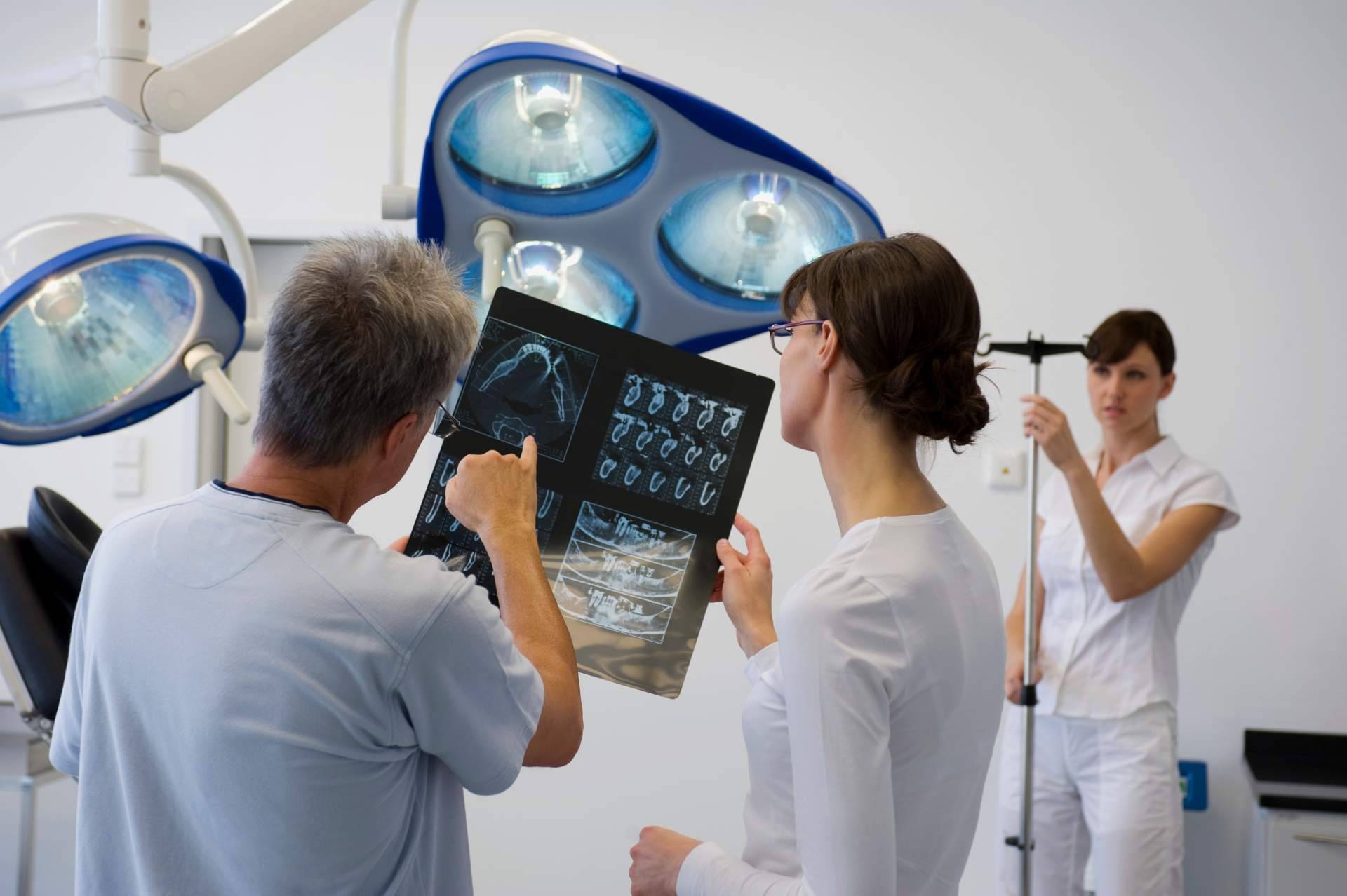 Clínica Calvo de Mora consolida su excelencia en cirugía maxilofacial y servicios dentales de referencia en Madrid