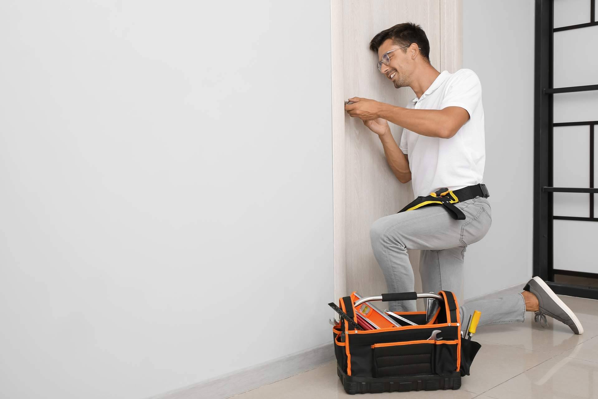 Cuando la puerta no abre, Urgencias Cerrajeros refuerza la necesidad de cerrajeros 24 horas Madrid