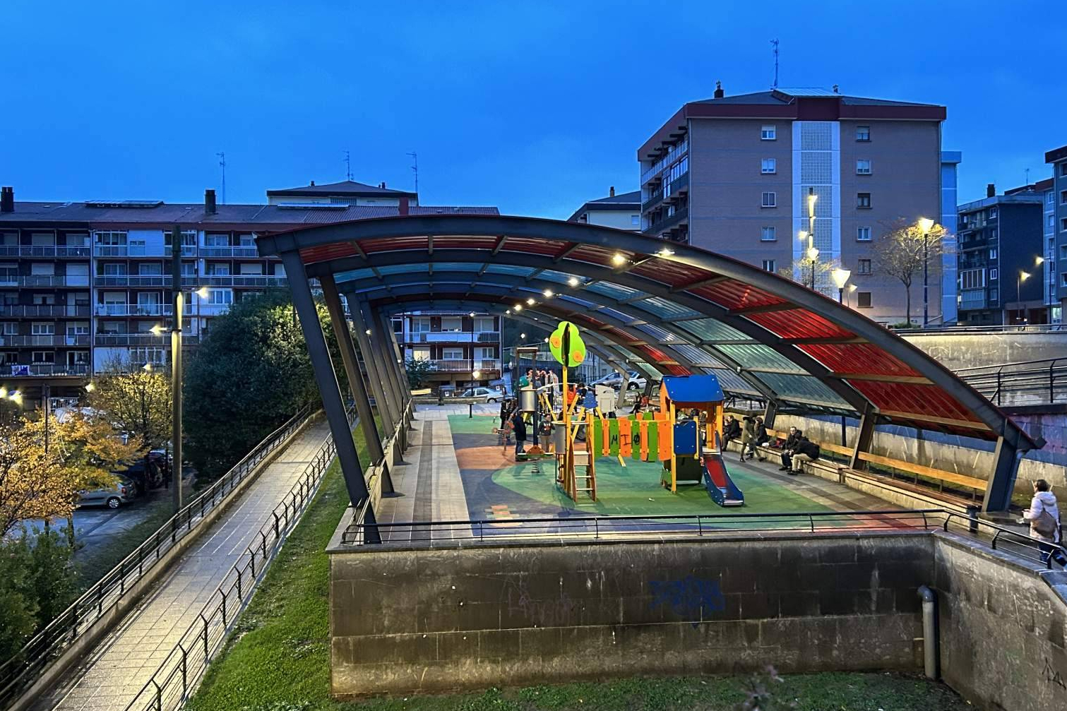 Instalaciones RPM sorprende con estructuras metálicas innovadoras en parques y plazas públicas