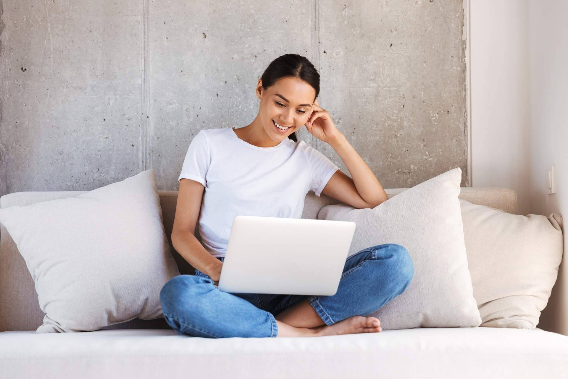 Por qué los sofás online se han convertido en la opción preferida para renovar el salón