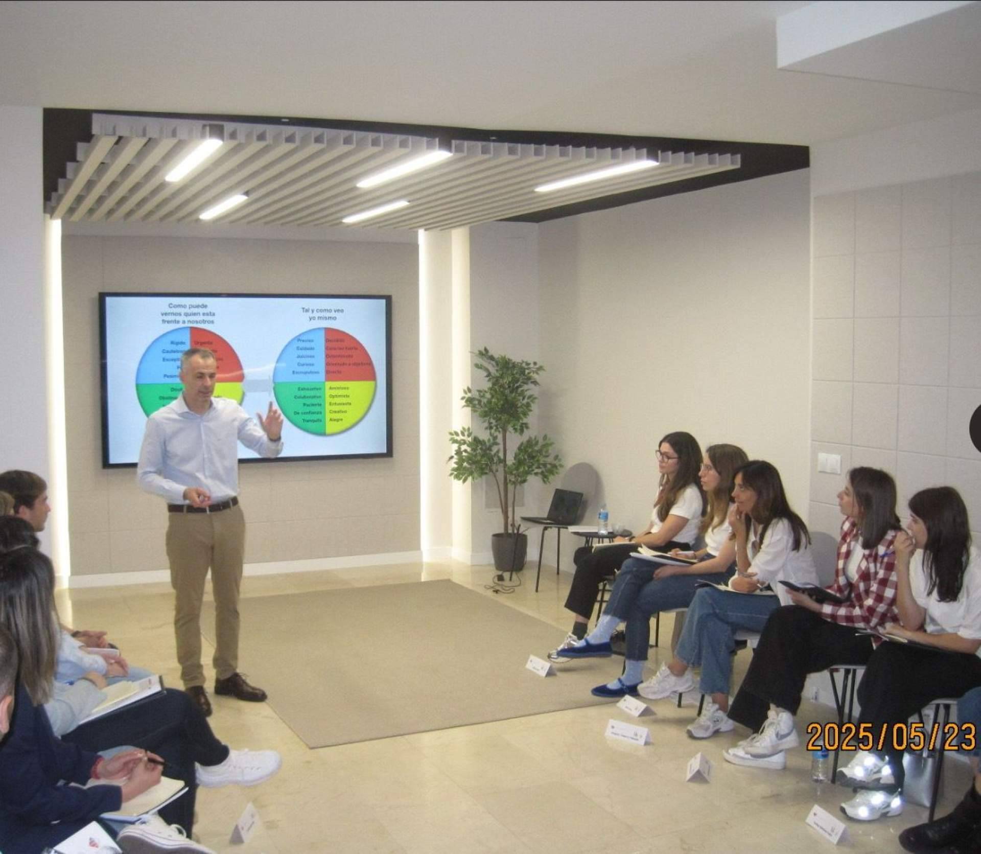 Eneas Consultores ofrece servicios de consultoría de recursos humanos y formación para empresas