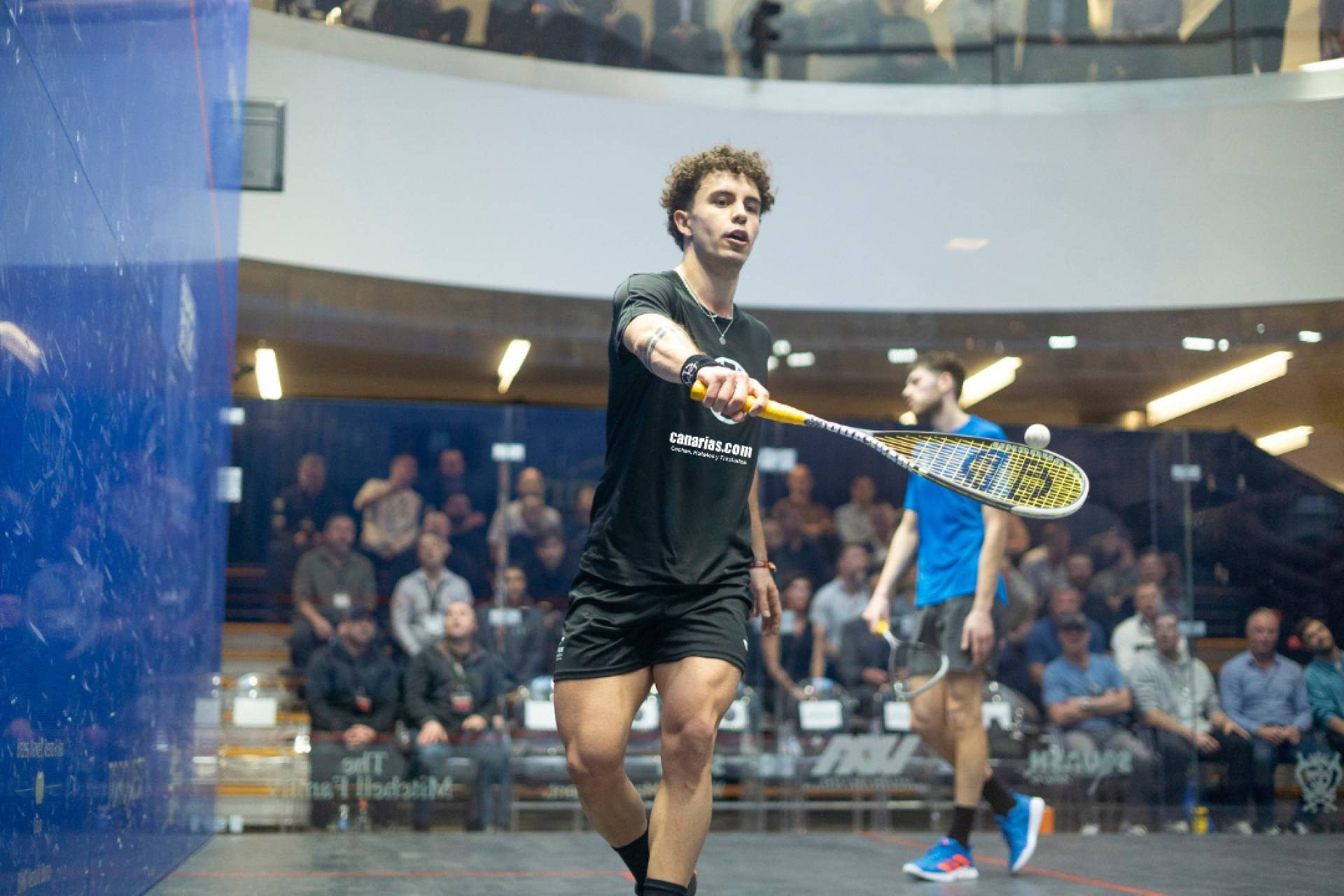 Iván Pérez, la promesa tinerfeña del squash profesional español, estrena apoyo de empresa de su tierra