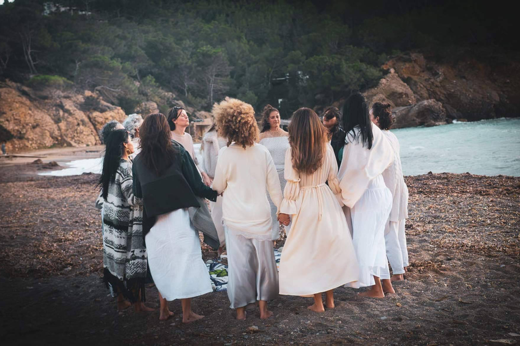 Tania Kundalini presenta Mujer Raíz; Un retiro en Ibiza para soltar la culpa y la autoexigencia