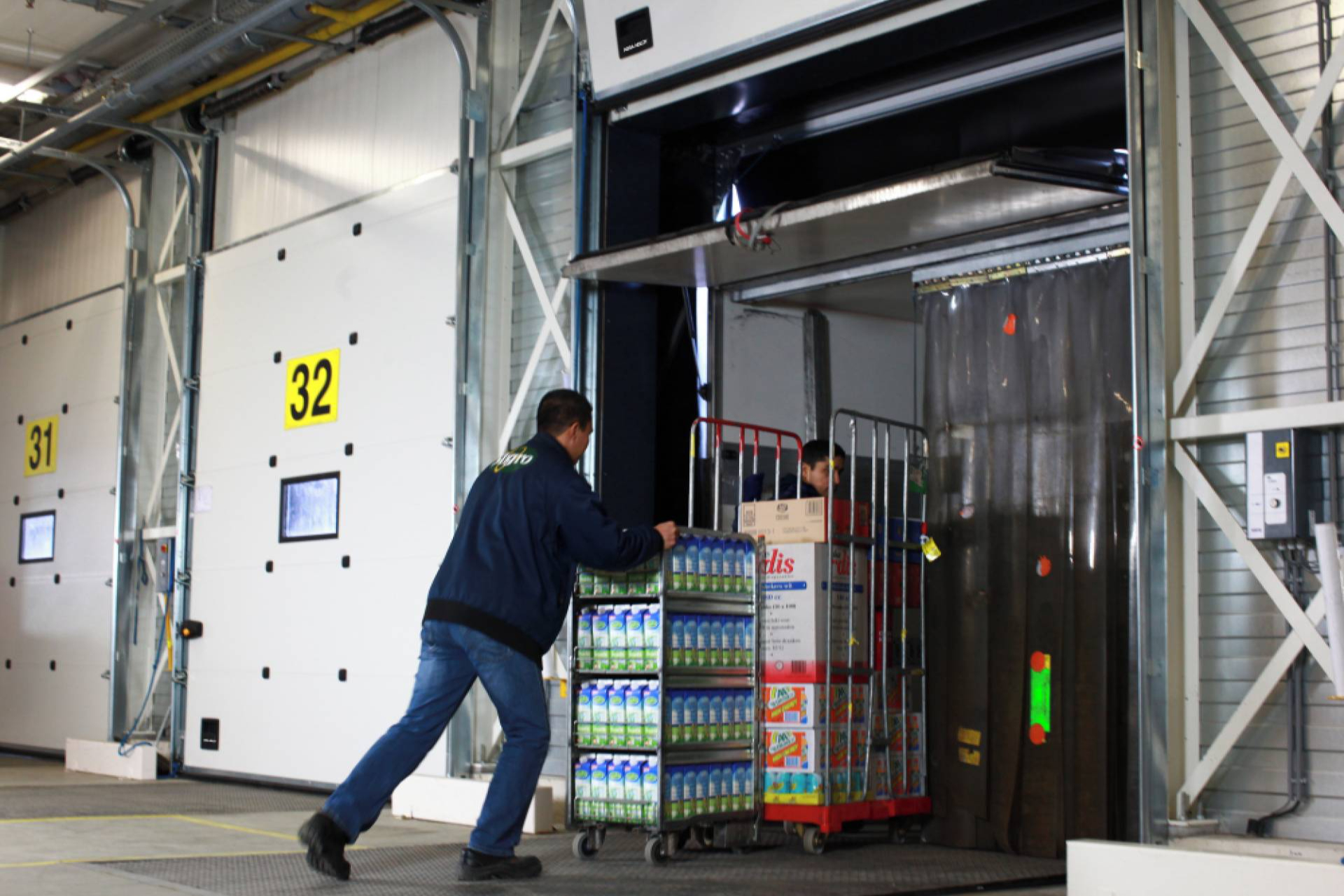 ASSA ABLOY, revoluciona la eficiencia y seguridad en las soluciones integrales para muelles de carga