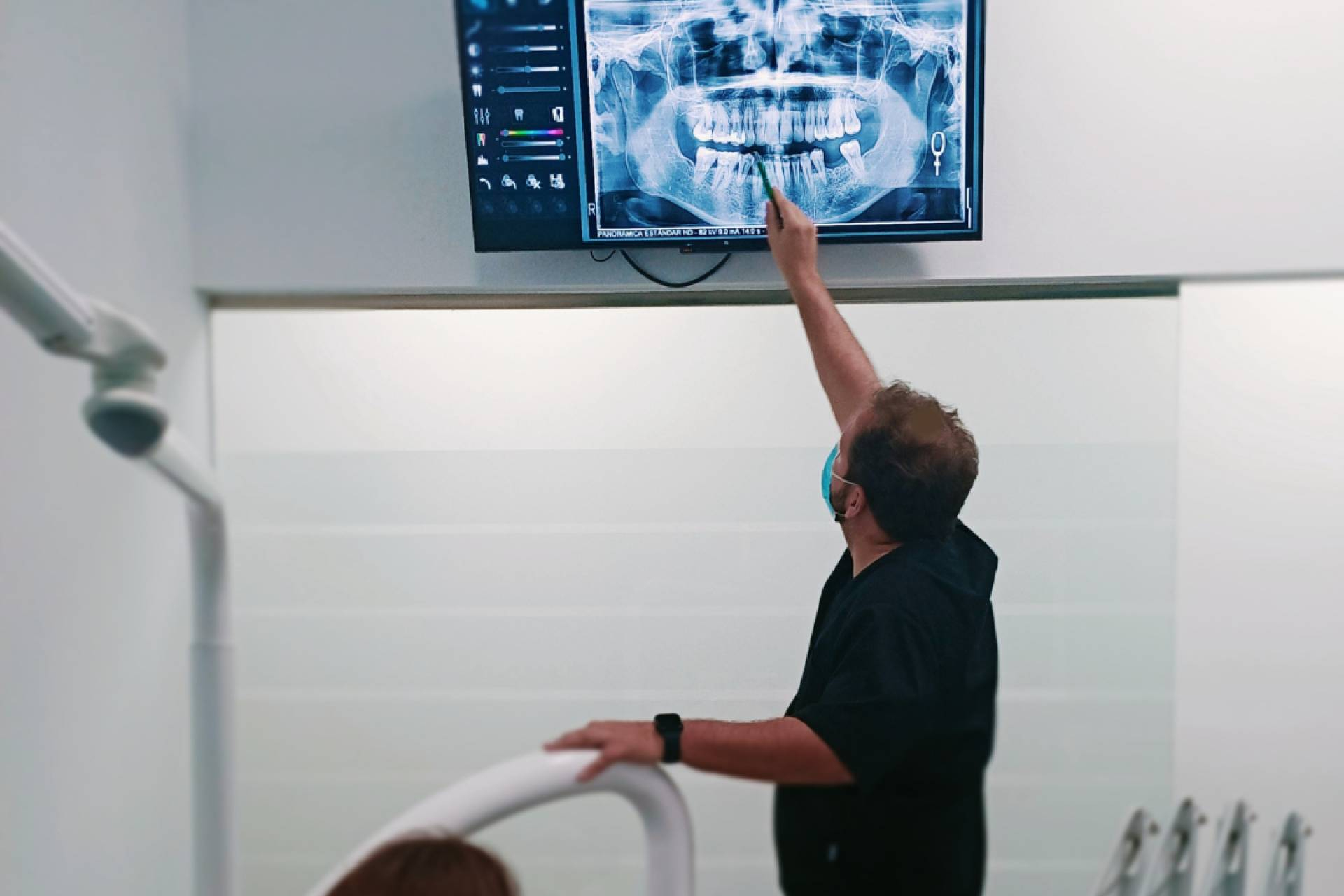Por qué no todos los implantes dentales son iguales. Qué debería saber un paciente antes de decidir
