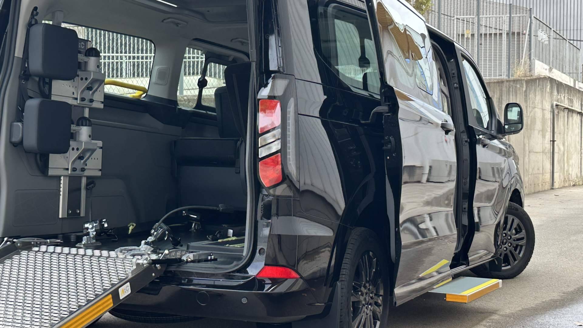 ARC Soluciones; conducción, transporte y vehículos adaptados para personas con movilidad reducida