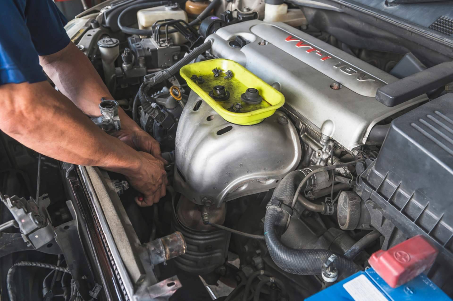 Talleres Claxon explica cómo detectar a tiempo el desgaste de los manguitos del coche