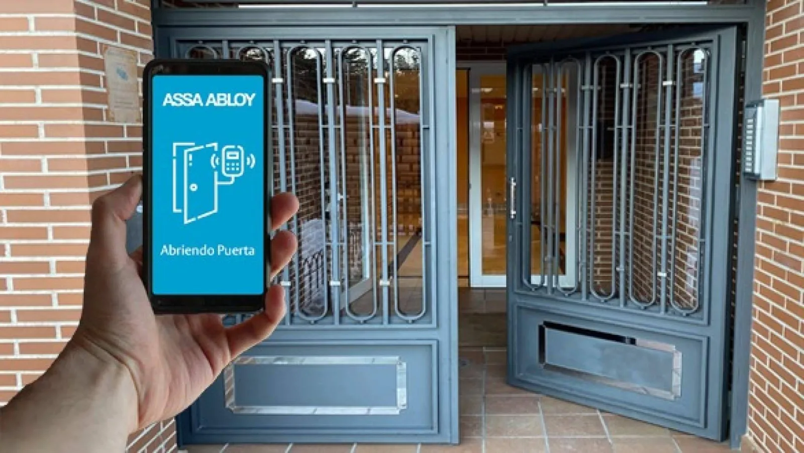La automatización de puertas residenciales mejora la accesibilidad y la gestión de las comunidades de vecinos